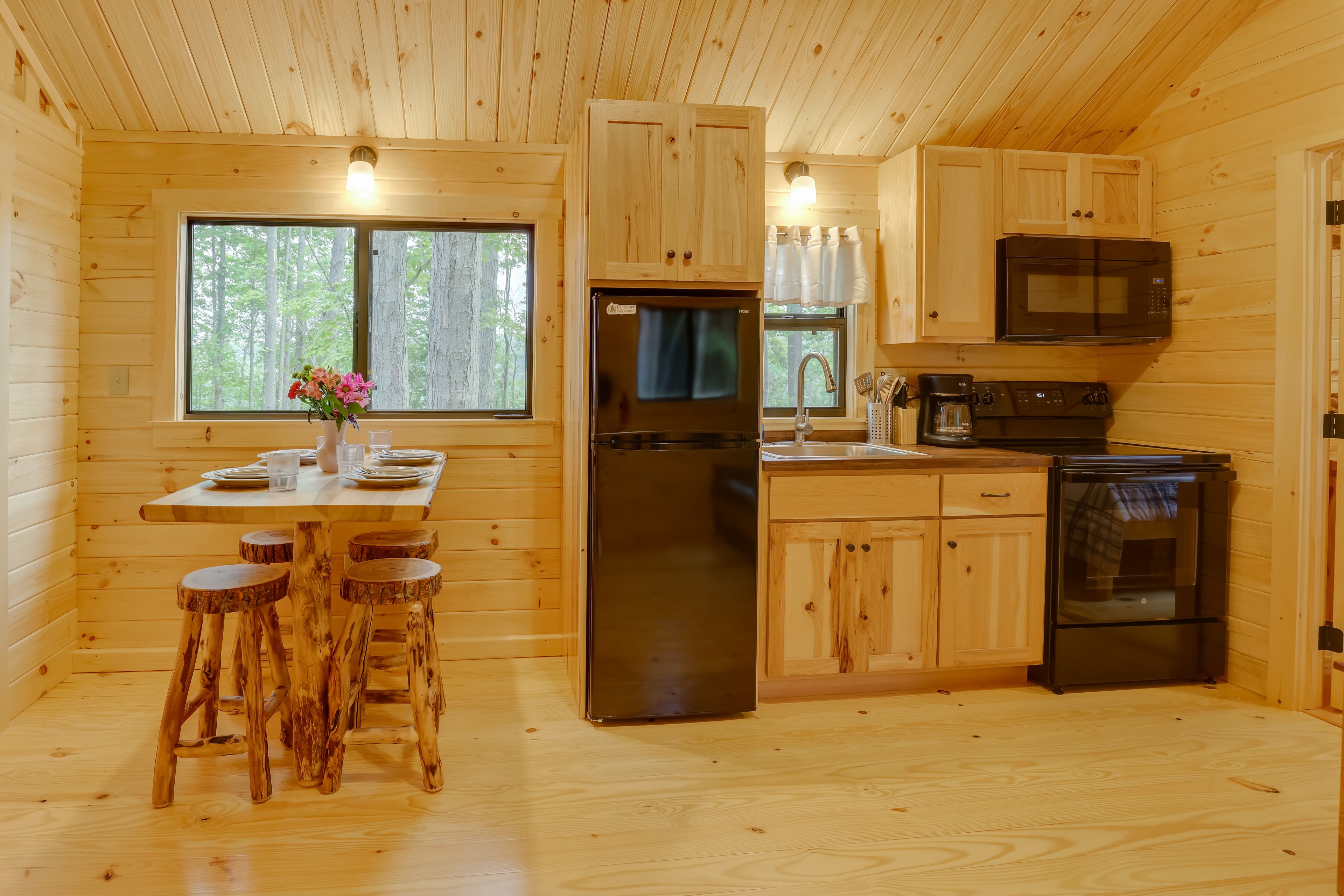 Kitchen & Dining Area