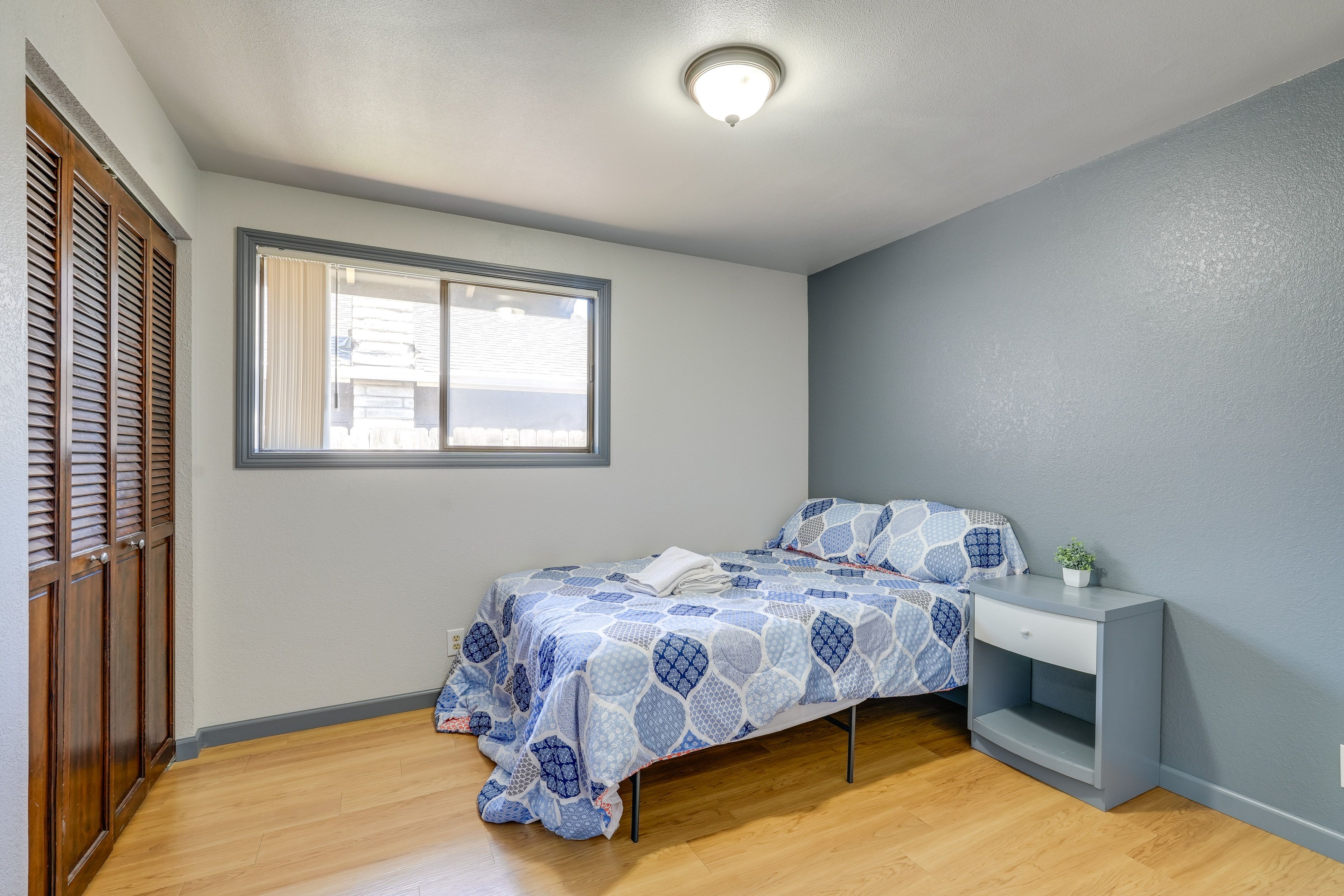 Bedroom 2 | Queen Bed