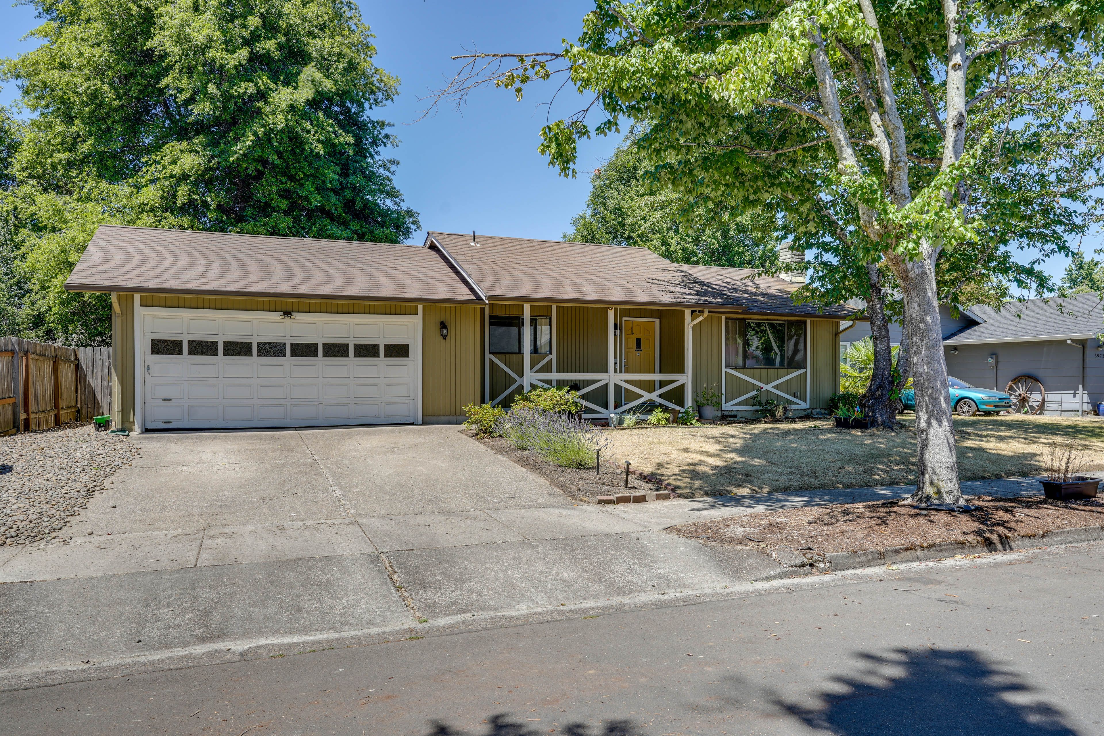 Parking | Driveway (2 Vehicles) | No Garage Parking Available