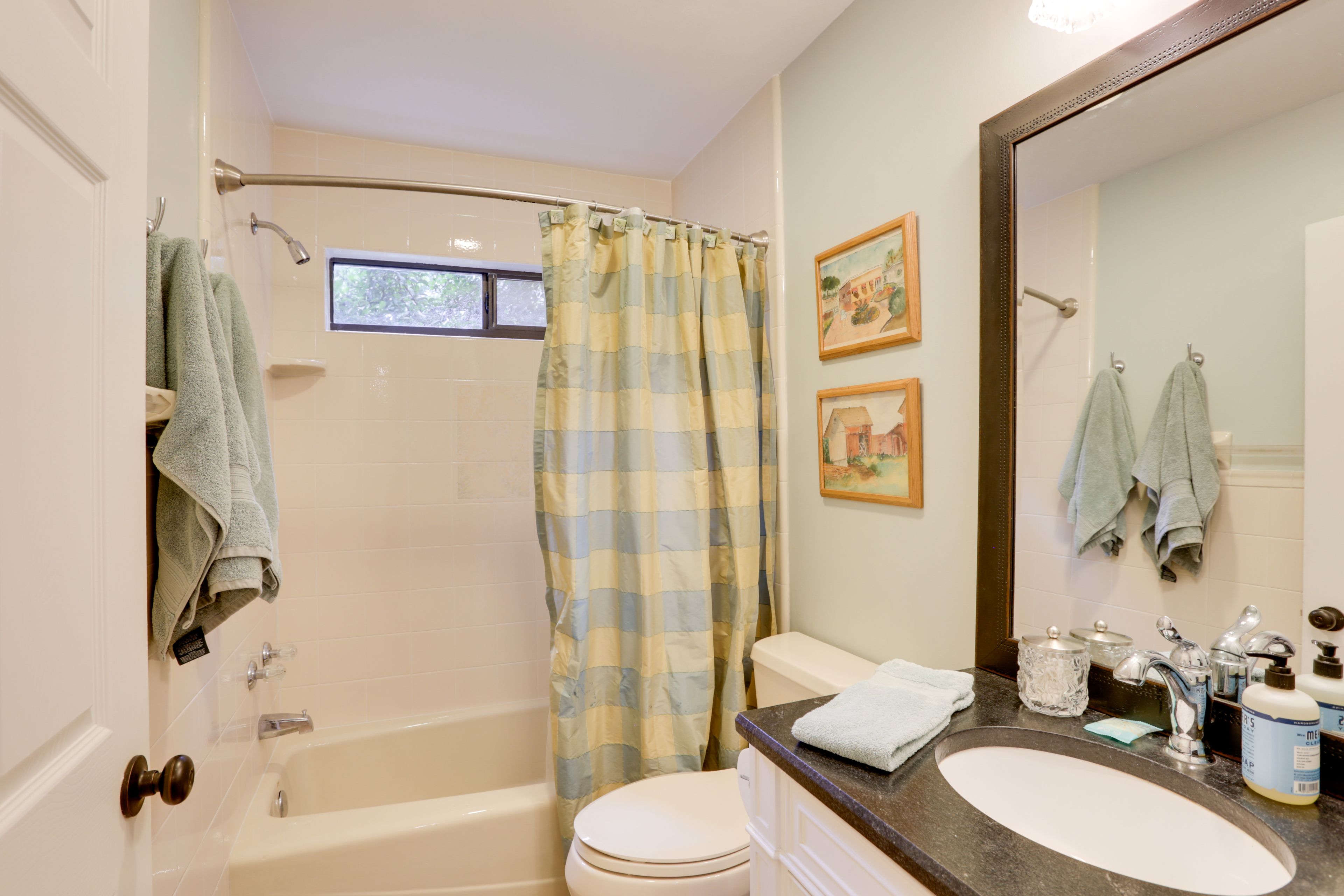 Full Bathroom