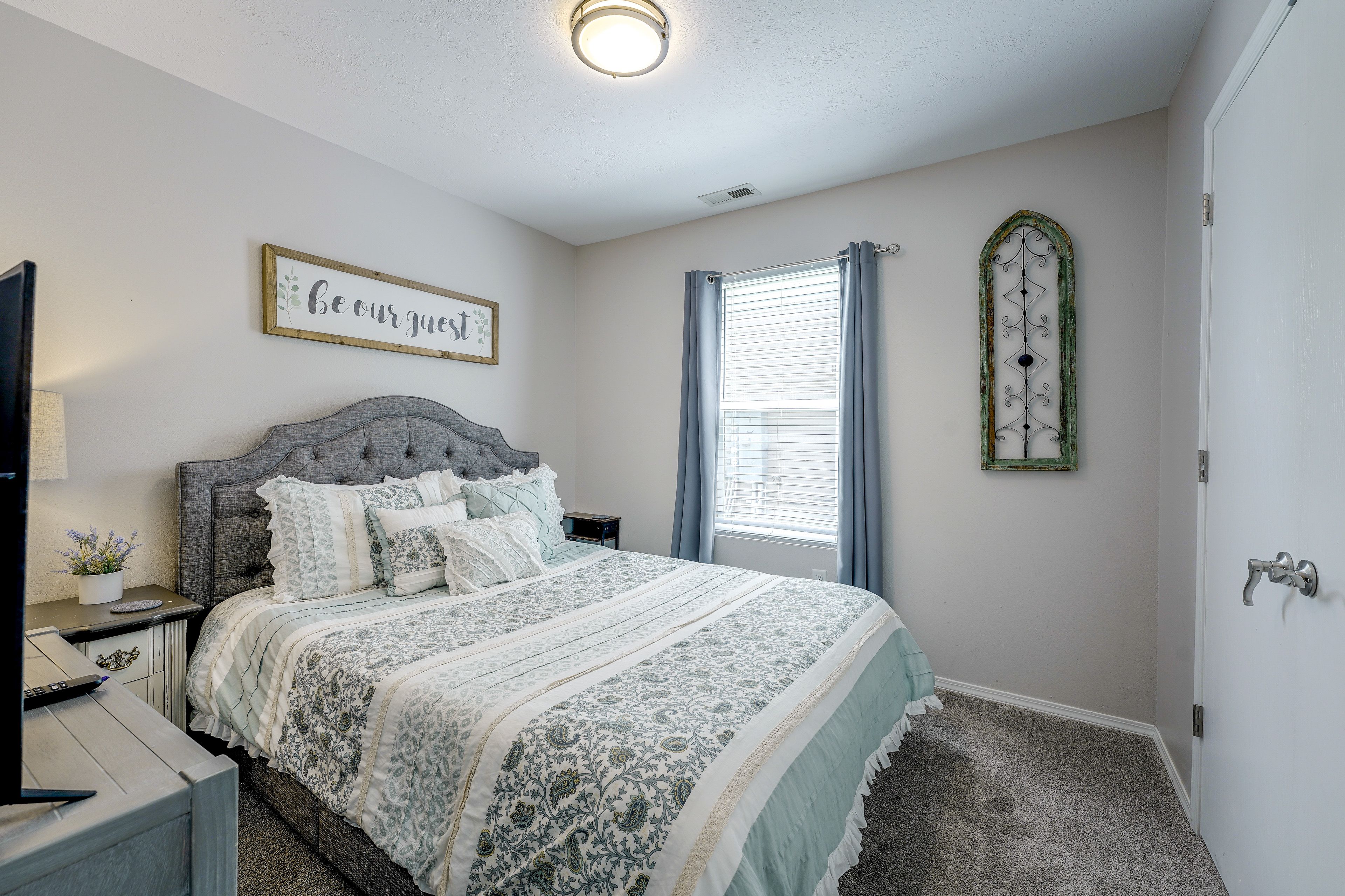 Bedroom 3 | Queen Bed