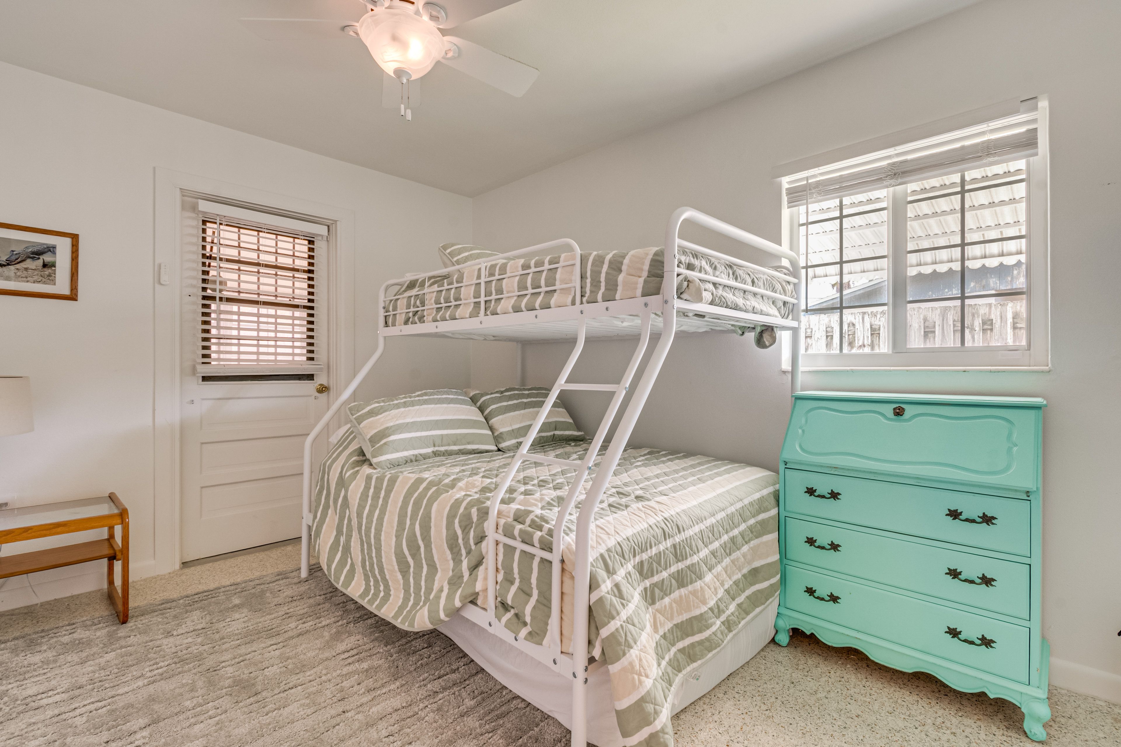 Bedroom 3 | Twin/Full Bunk Bed