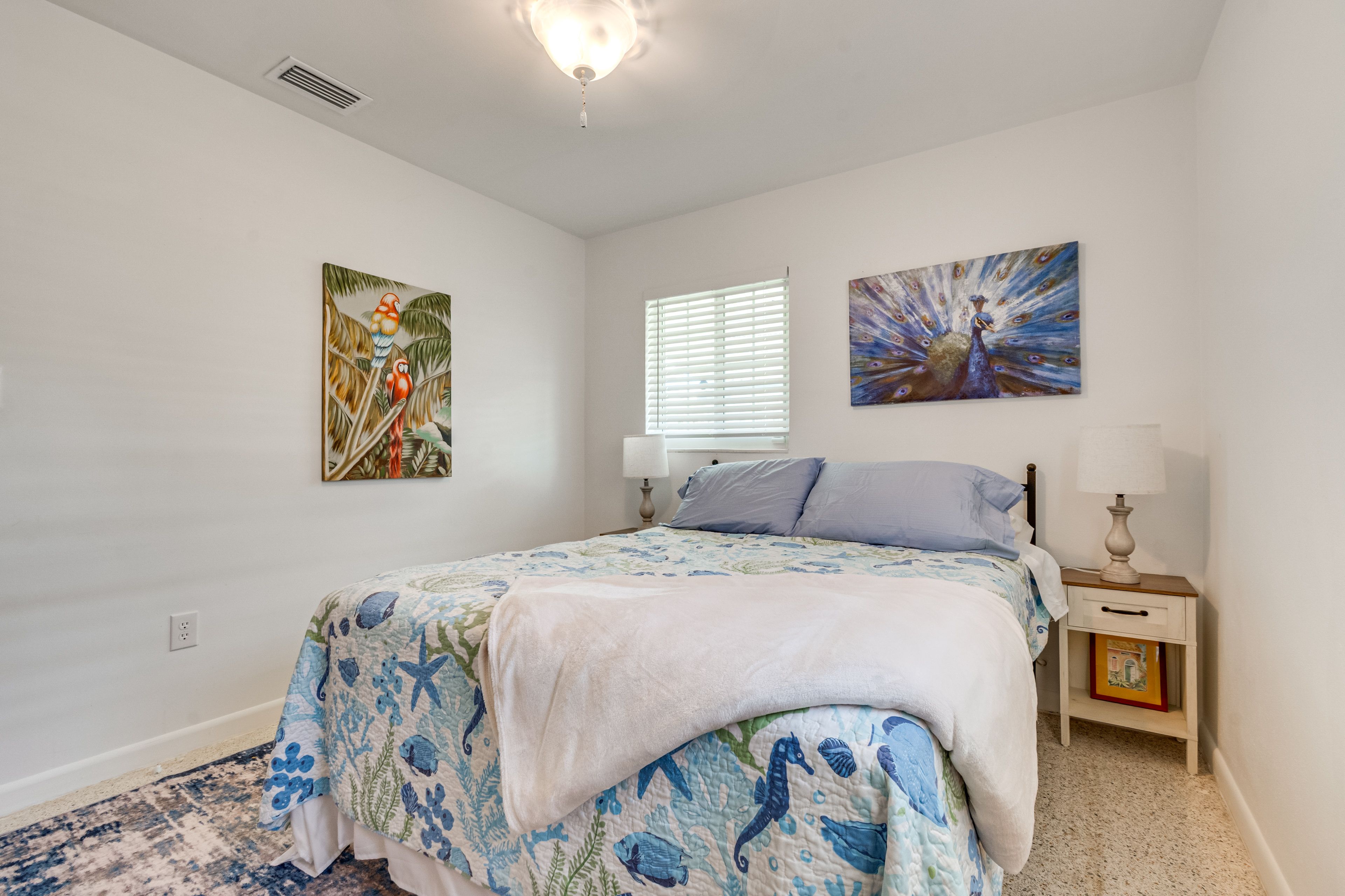 Bedroom 1 | Queen Bed