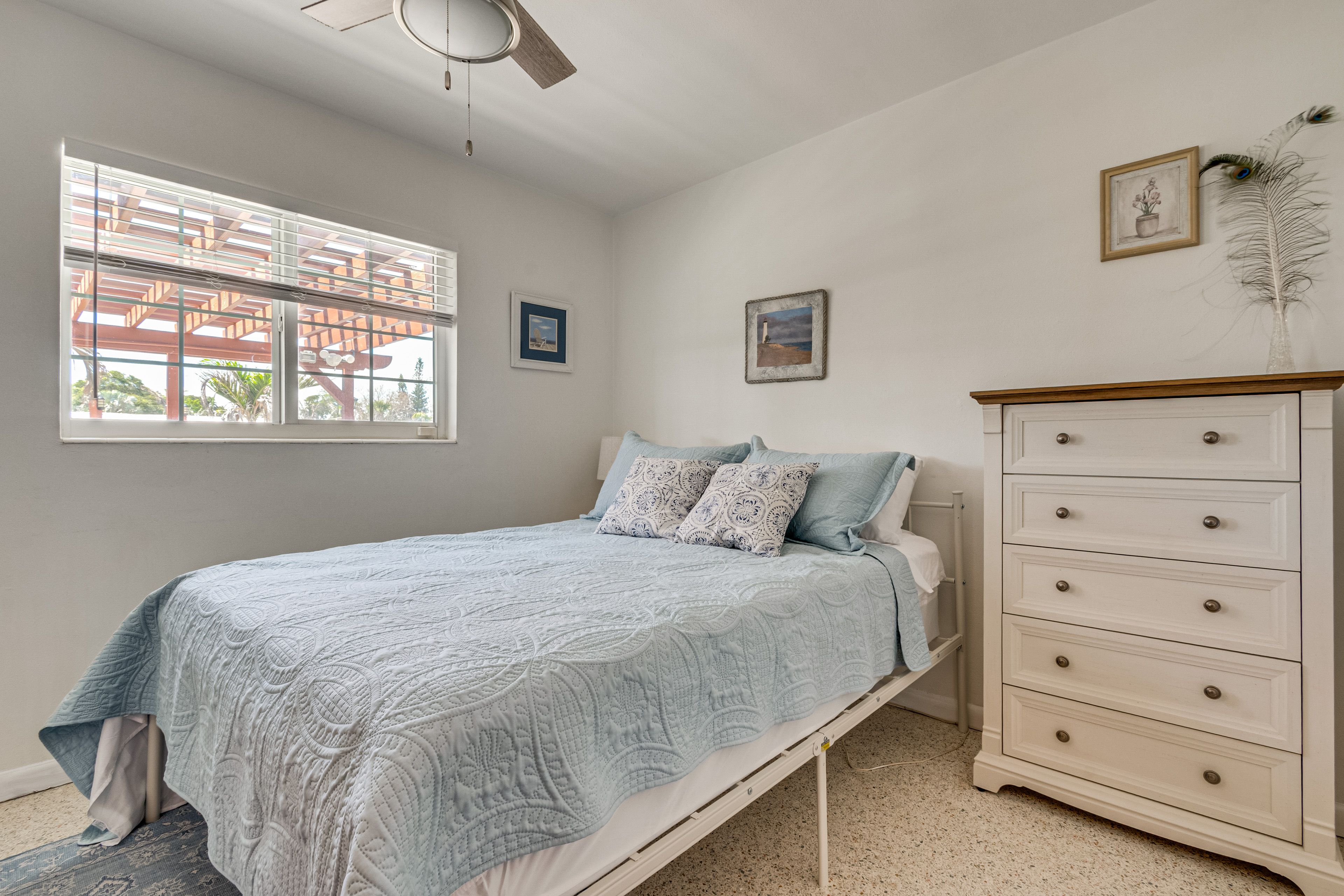 Bedroom 2 | Queen Bed