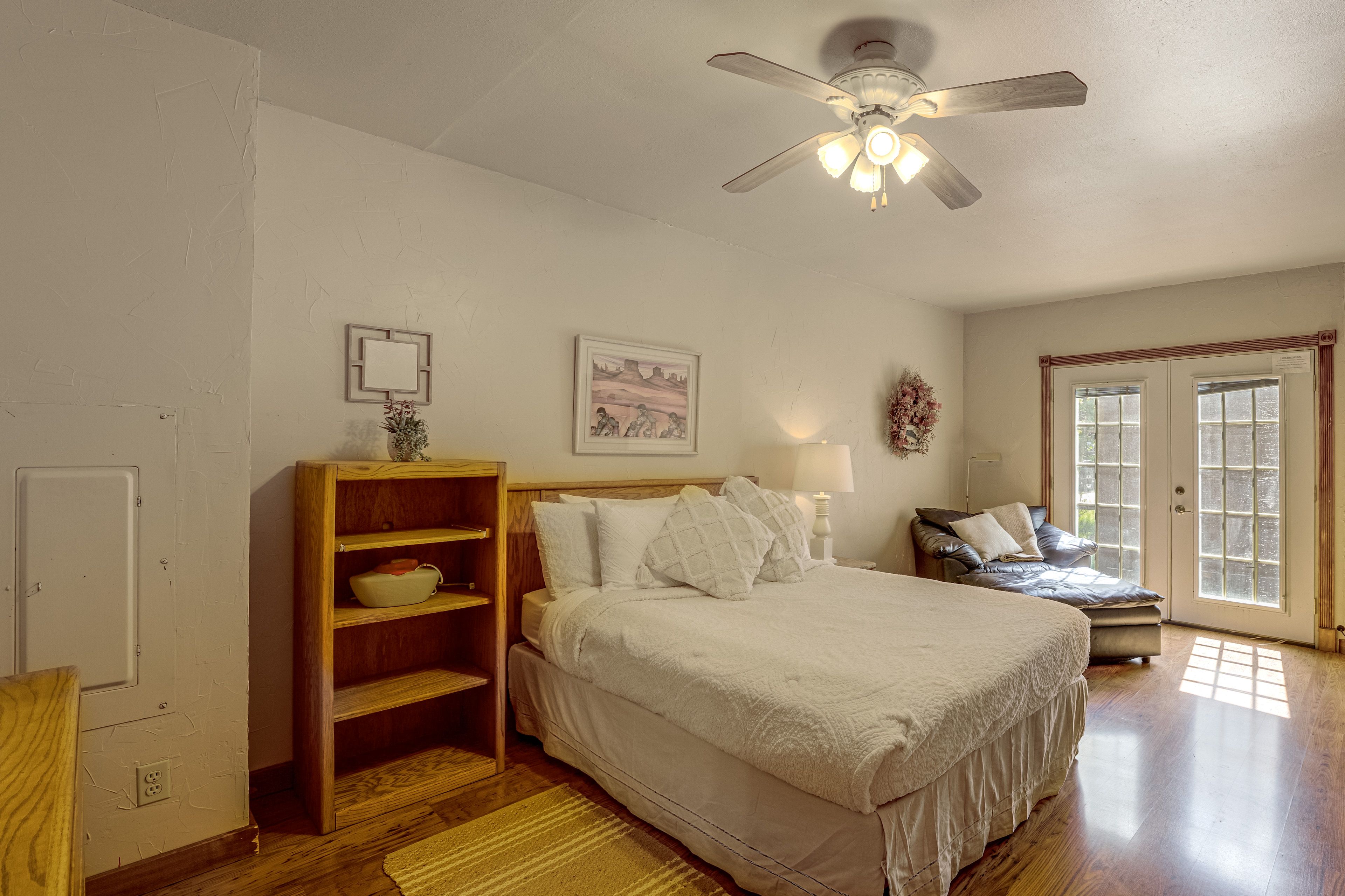 Bedroom 1 | Queen Bed | 1st Floor