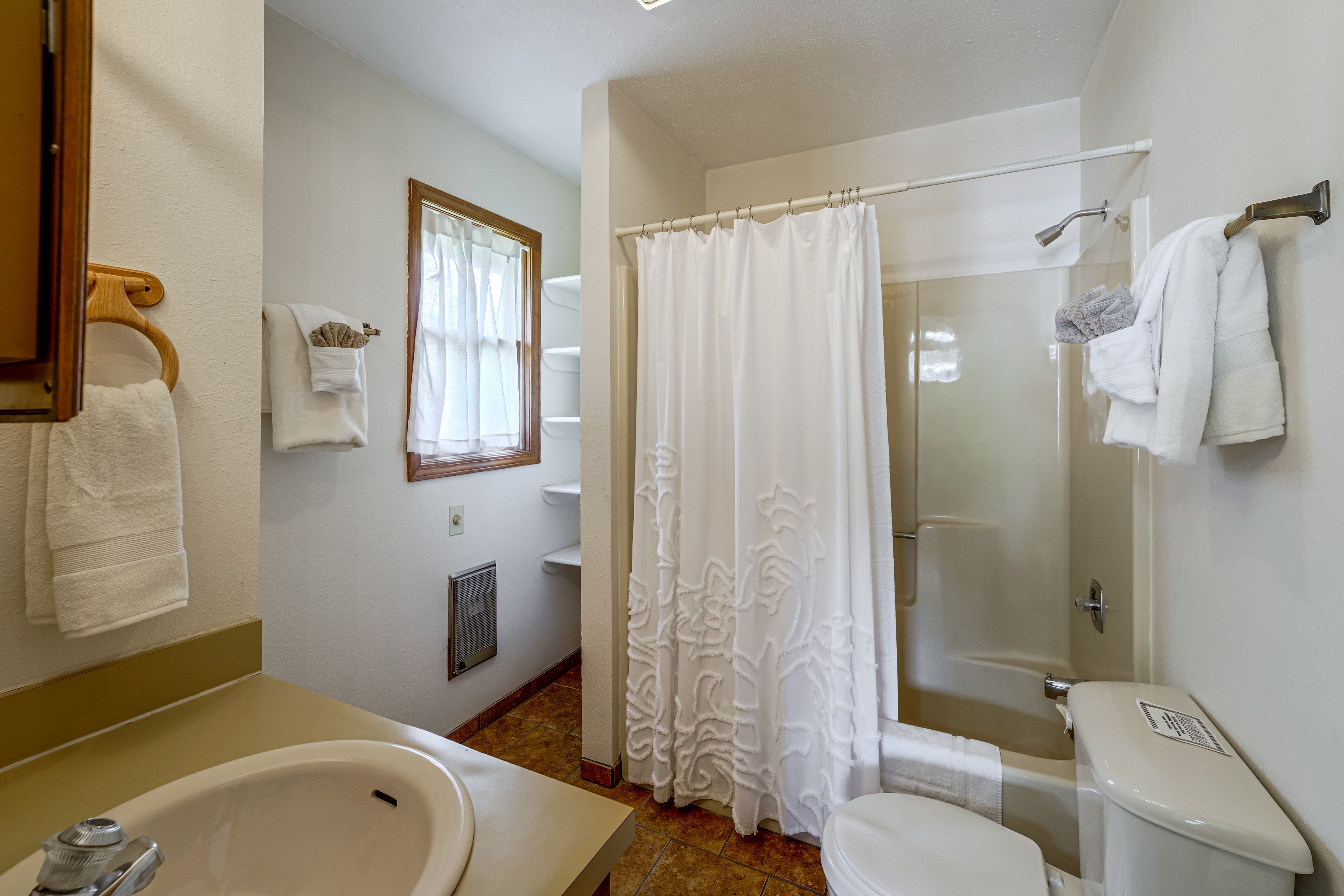Full Bathroom | 2nd Floor