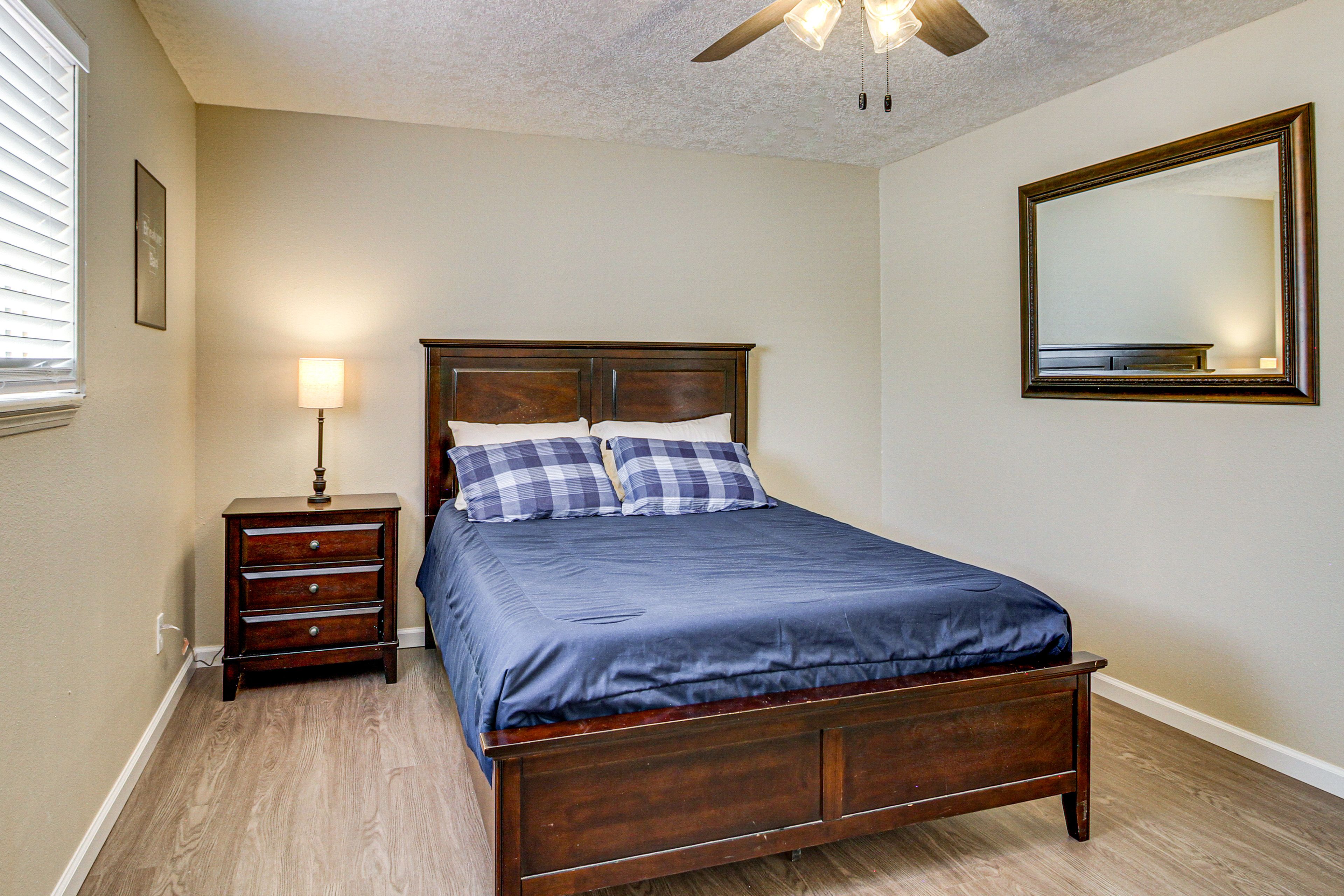 Bedroom 2 | Queen Bed