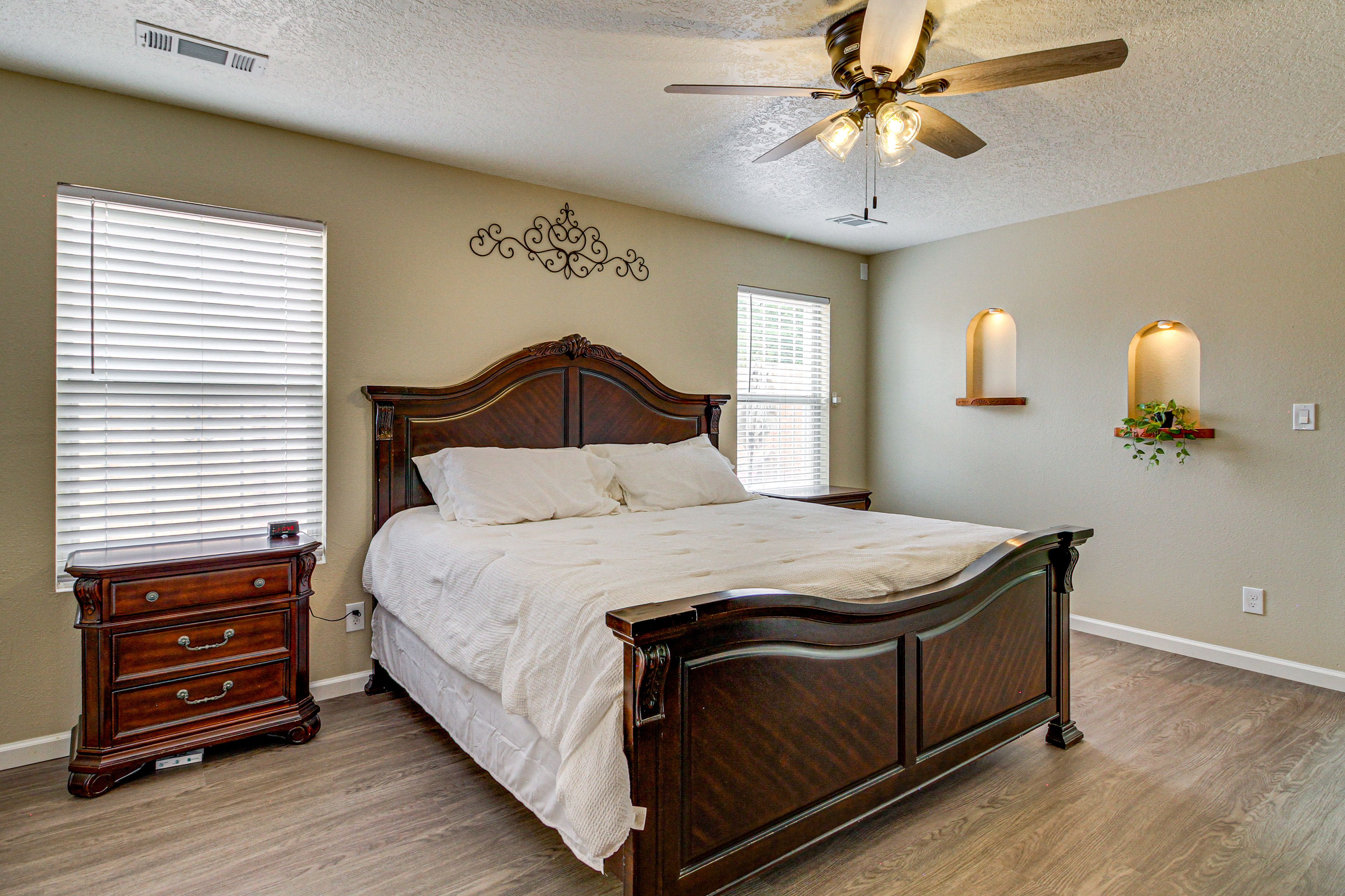 Bedroom 1 | King Bed | En-Suite Bathroom