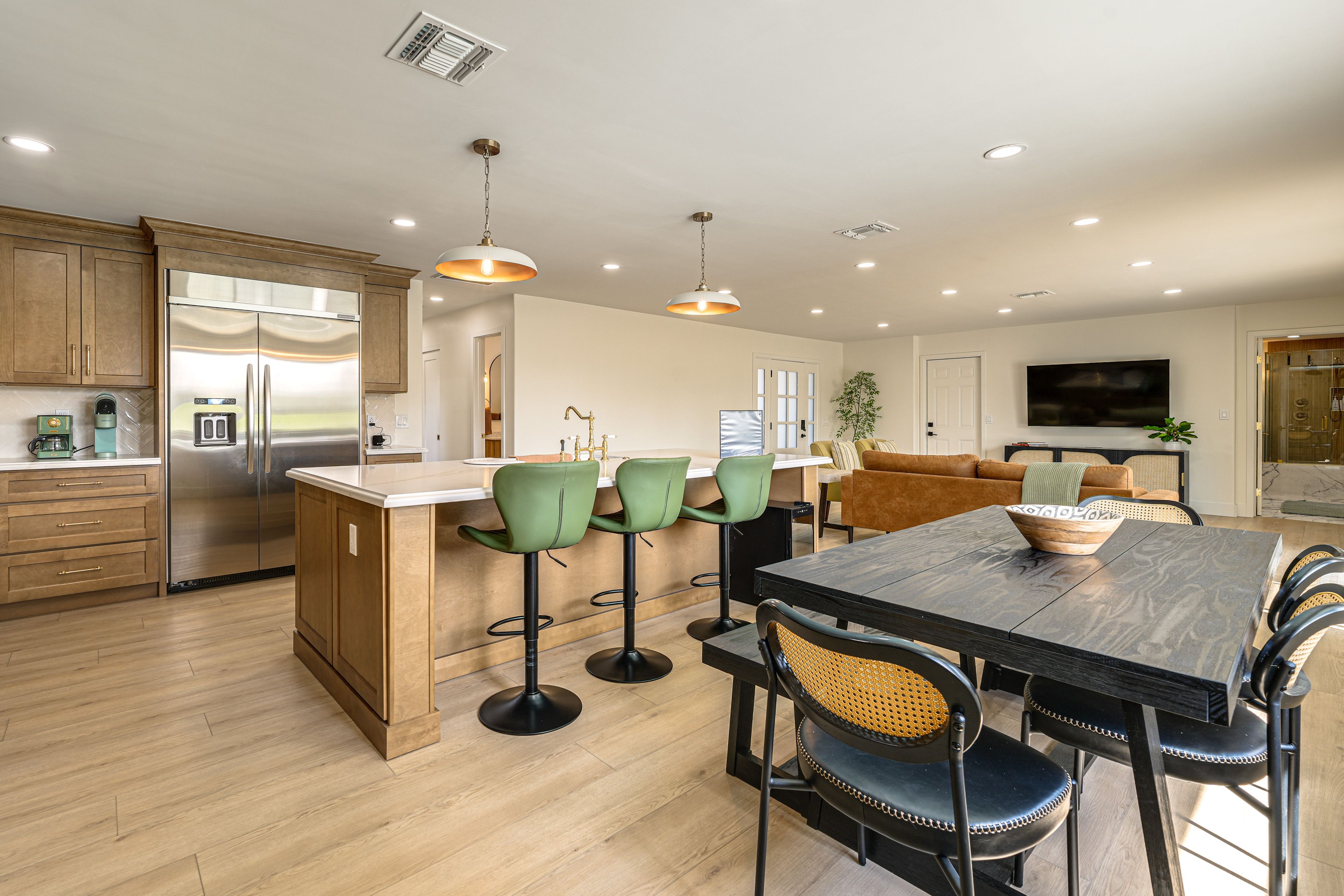 Kitchen | Dining Table