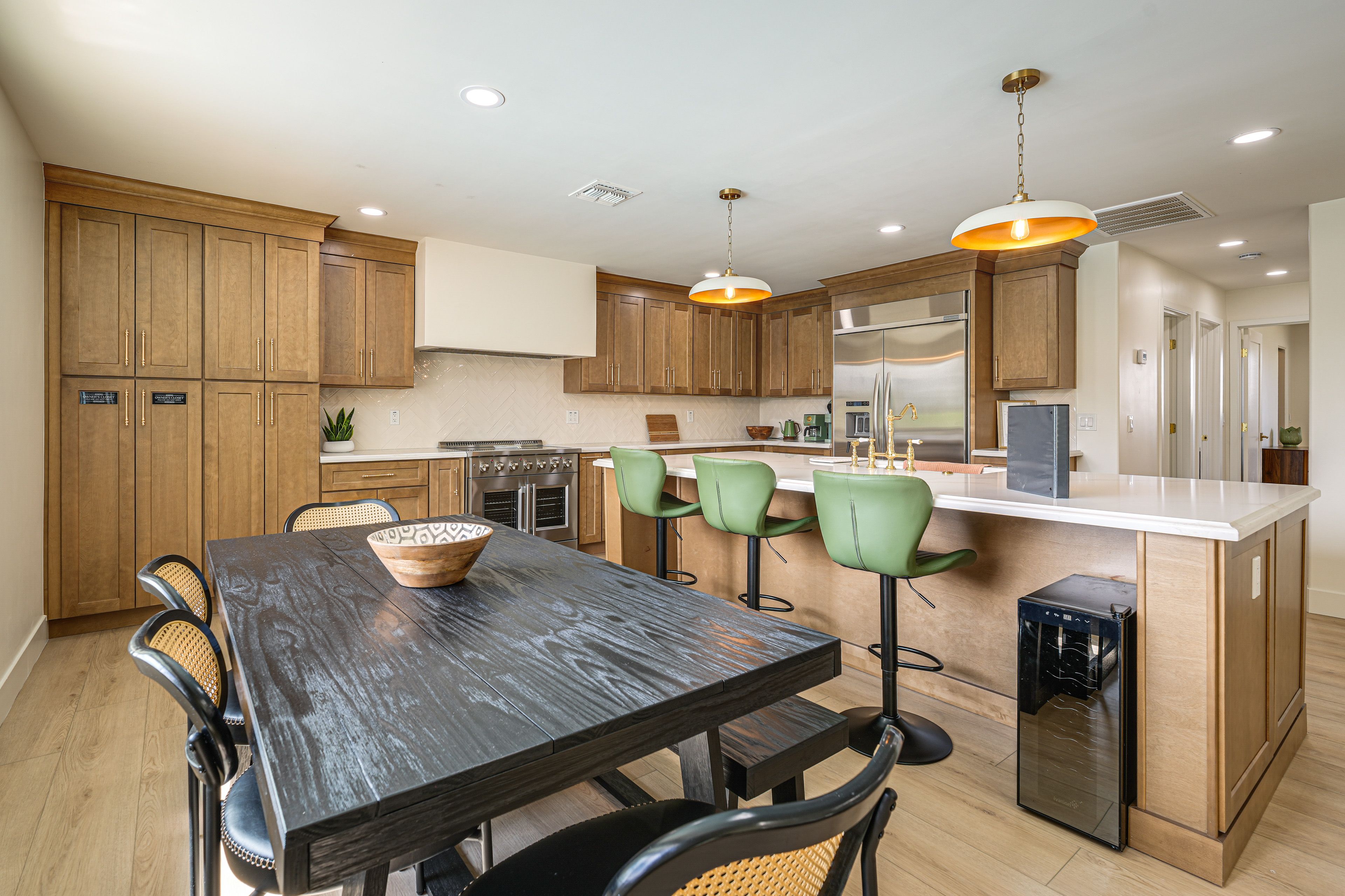 Kitchen | Dining Table