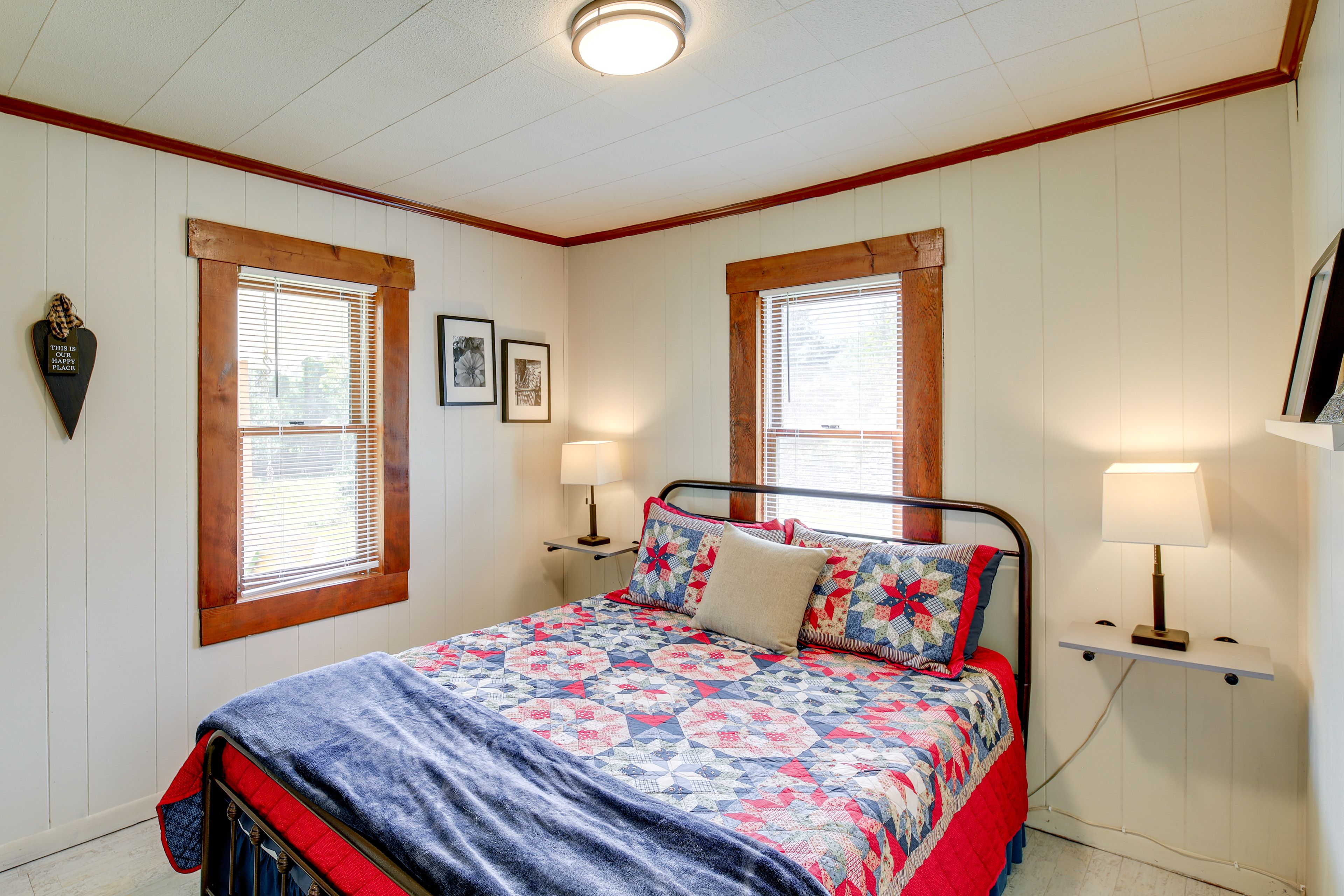 Bedroom 1 | Queen Bed