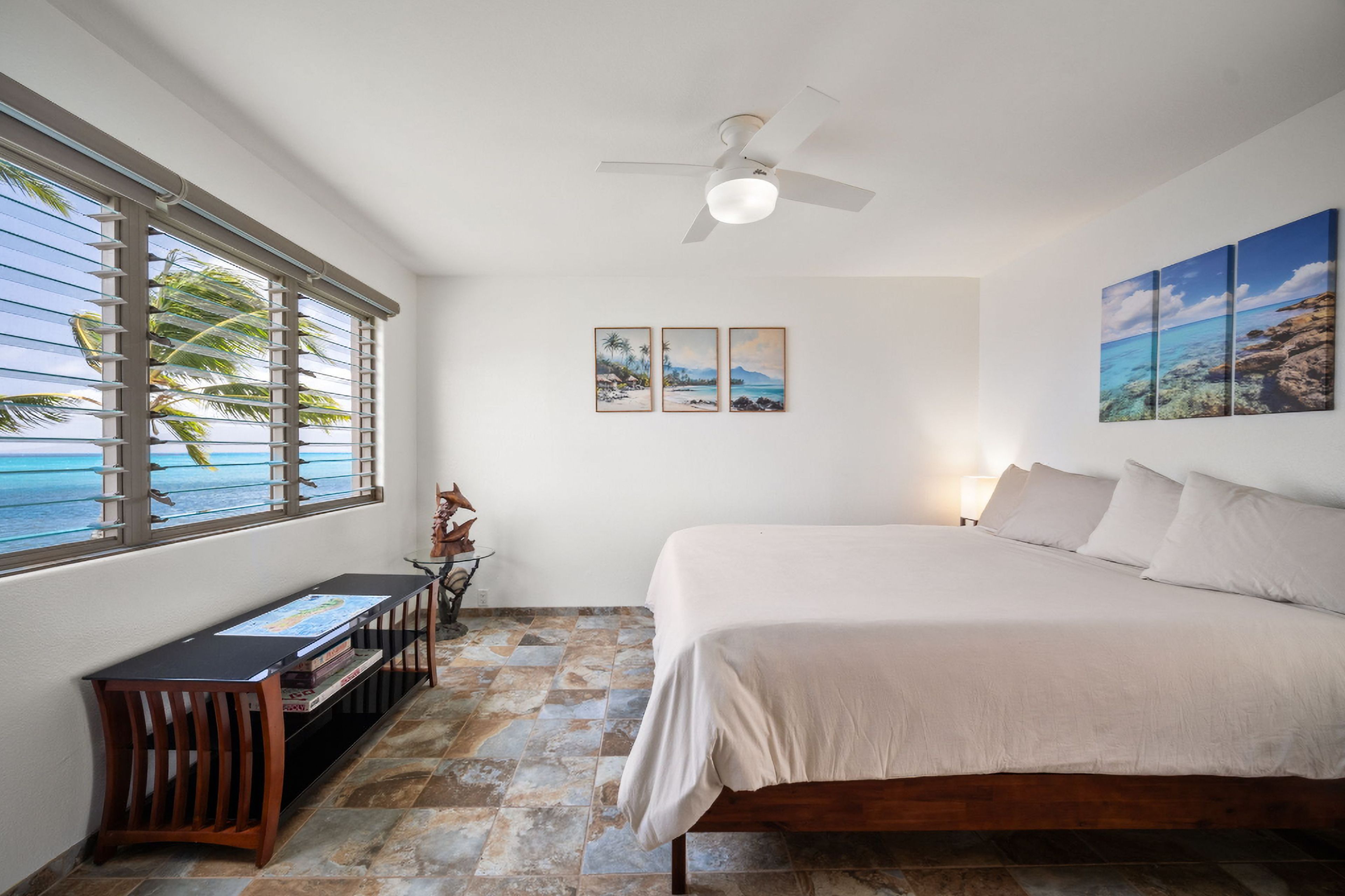 Den | Queen Bed