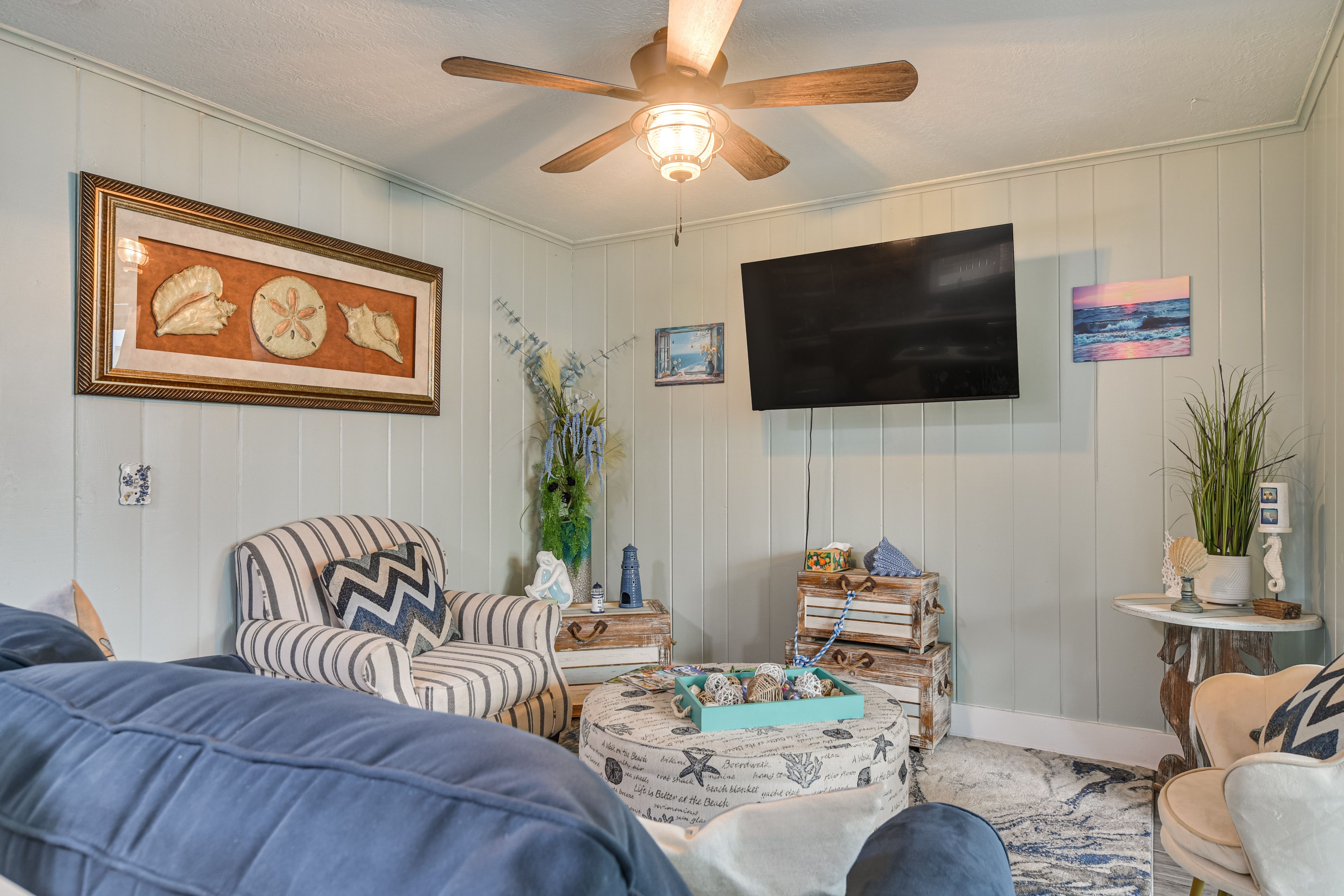 Living Room (Unit 5) | Queen Sleeper Sofa