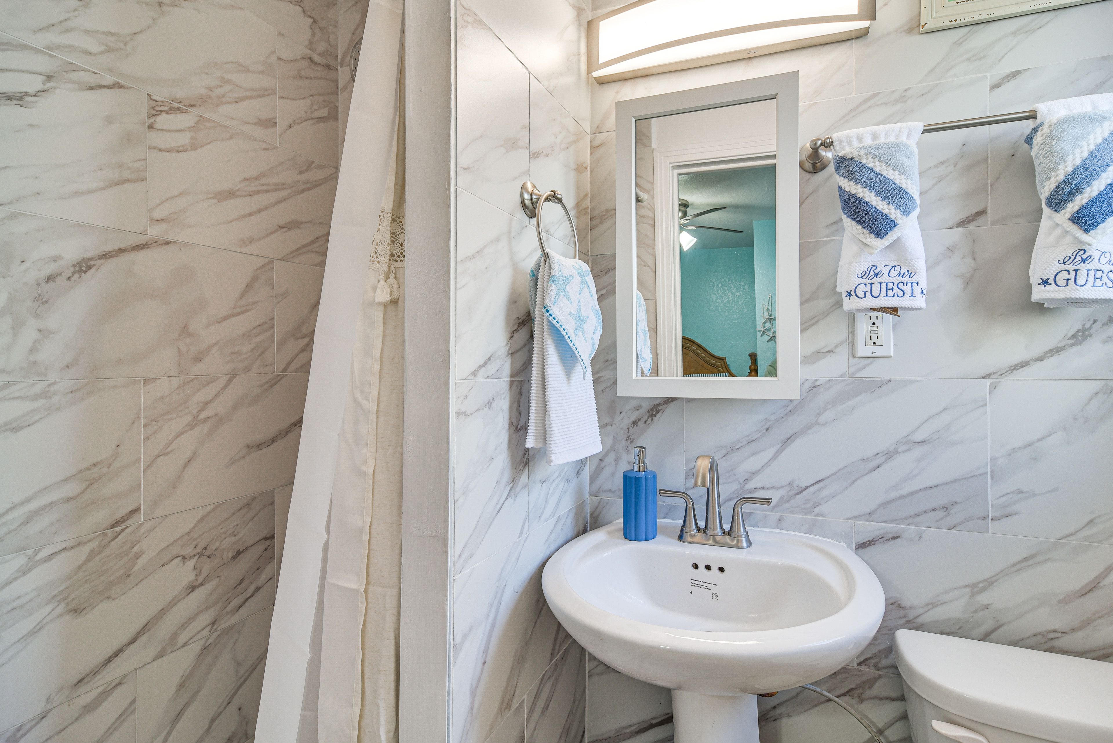 Full Bathroom (Unit 3)
