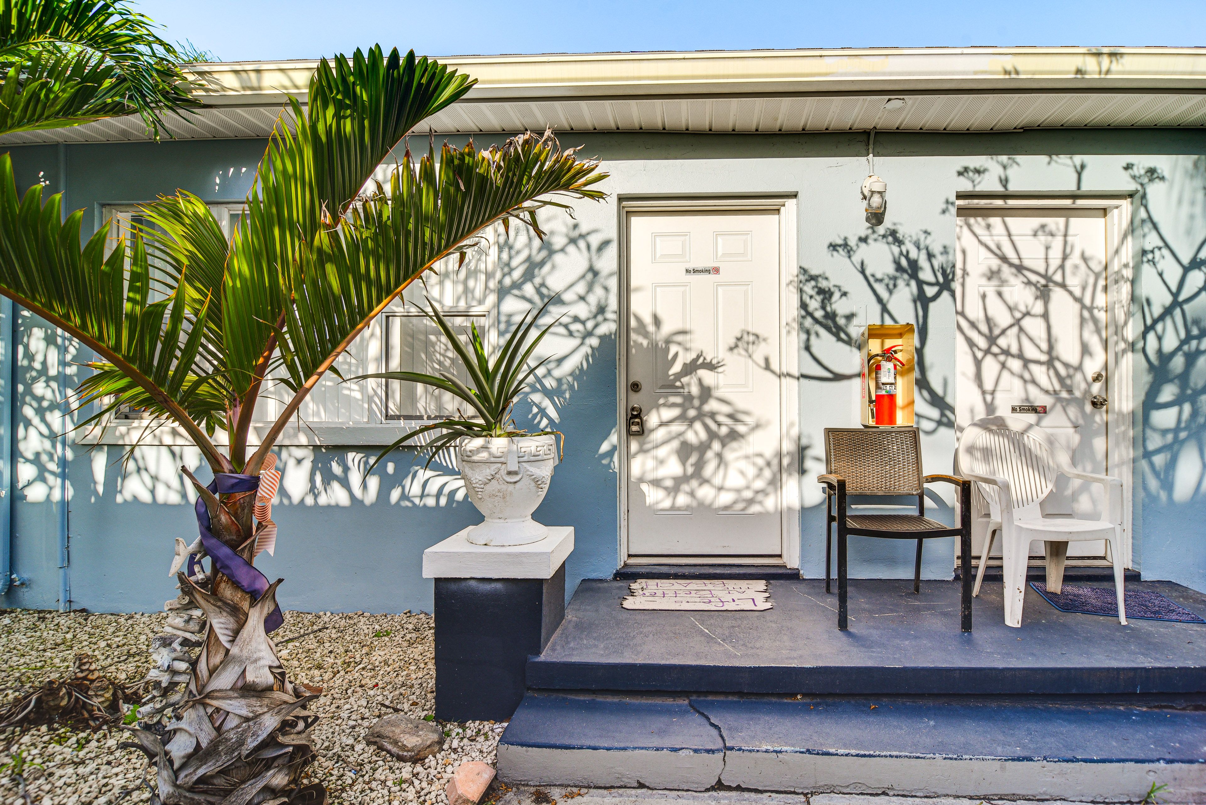 Unit 3 Exterior | 2 Steps to Access