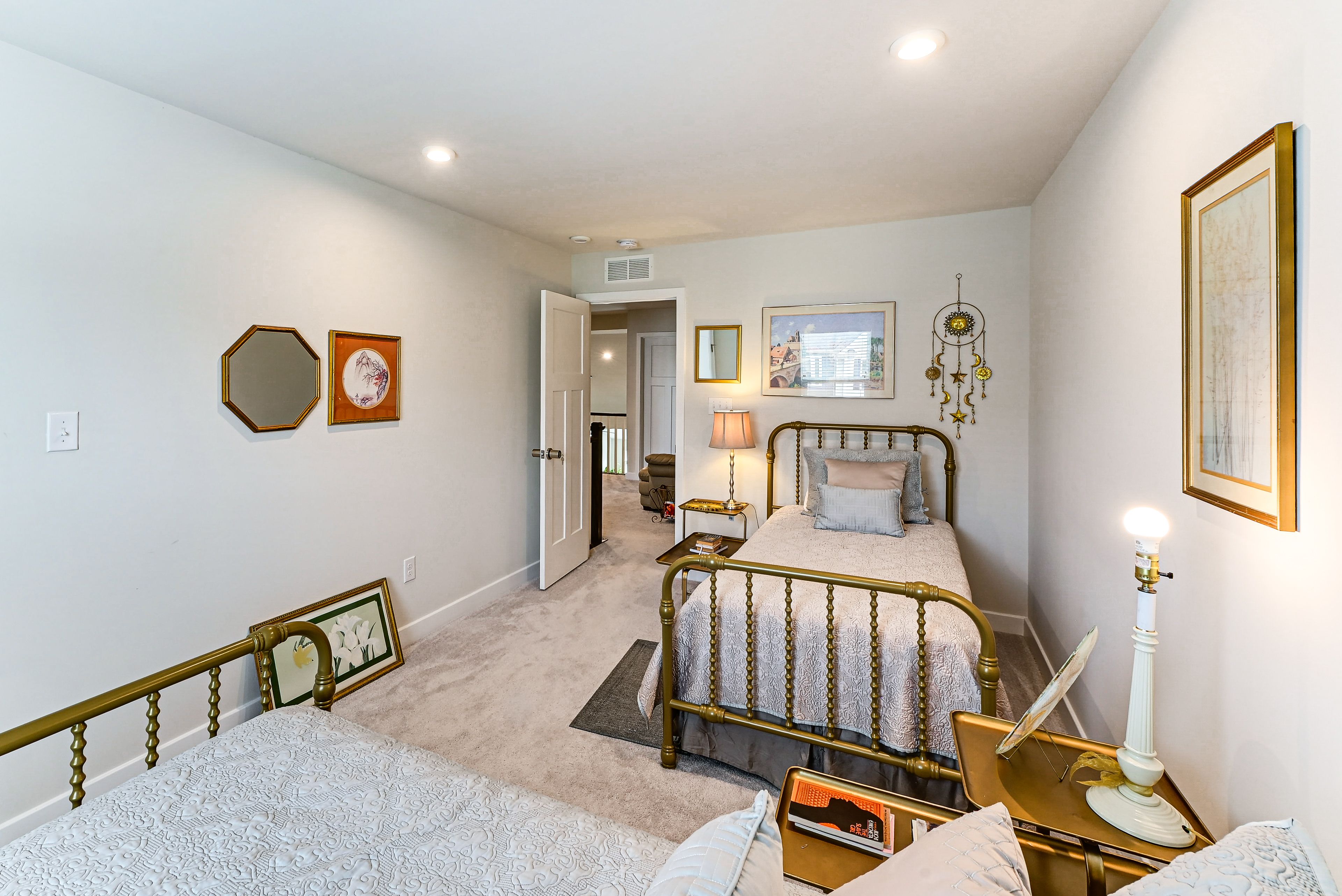 Bedroom 2 | 2 Twin Beds | 2nd Floor