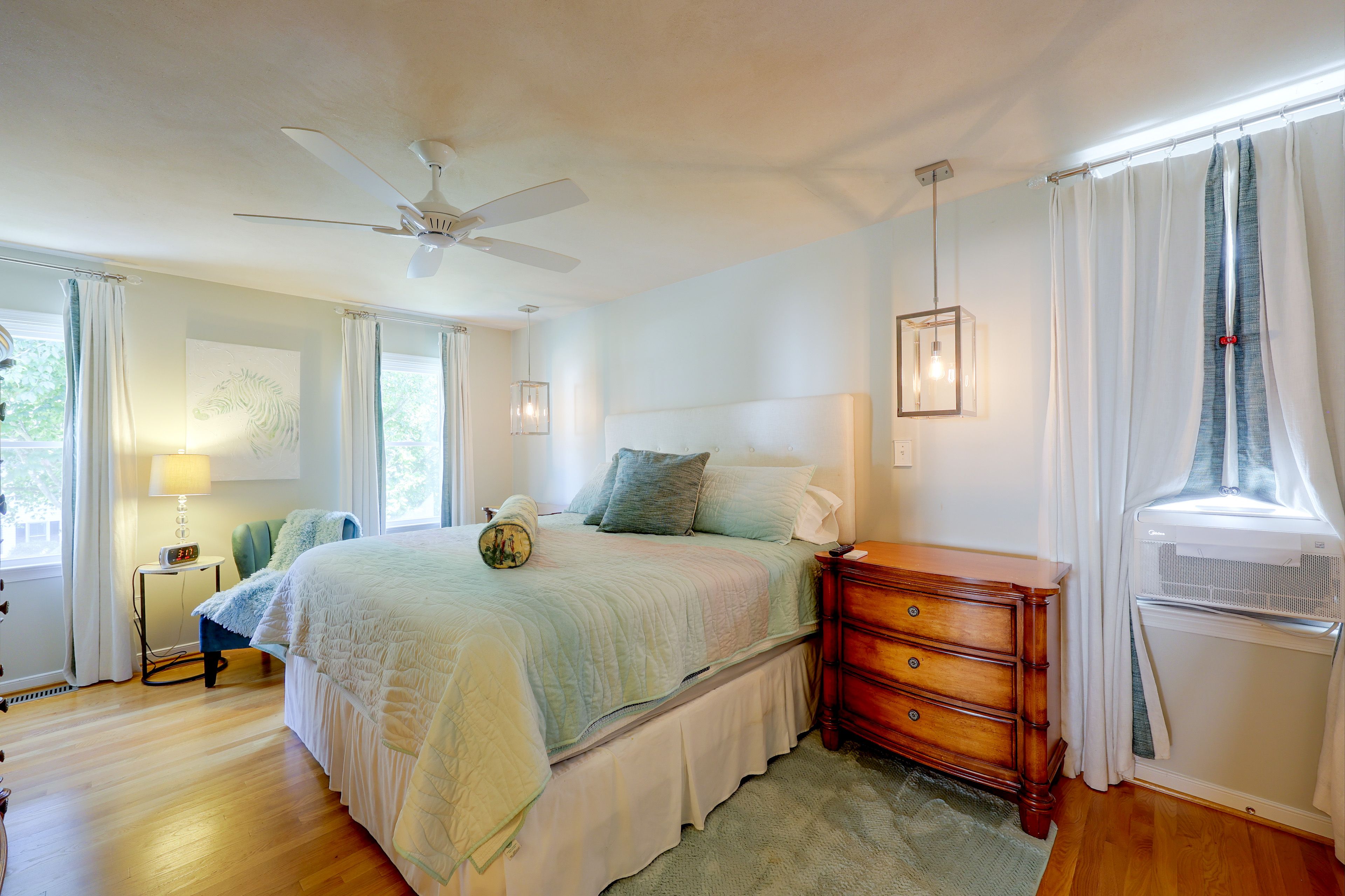Bedroom | King Bed | Smart TV | Upper Level