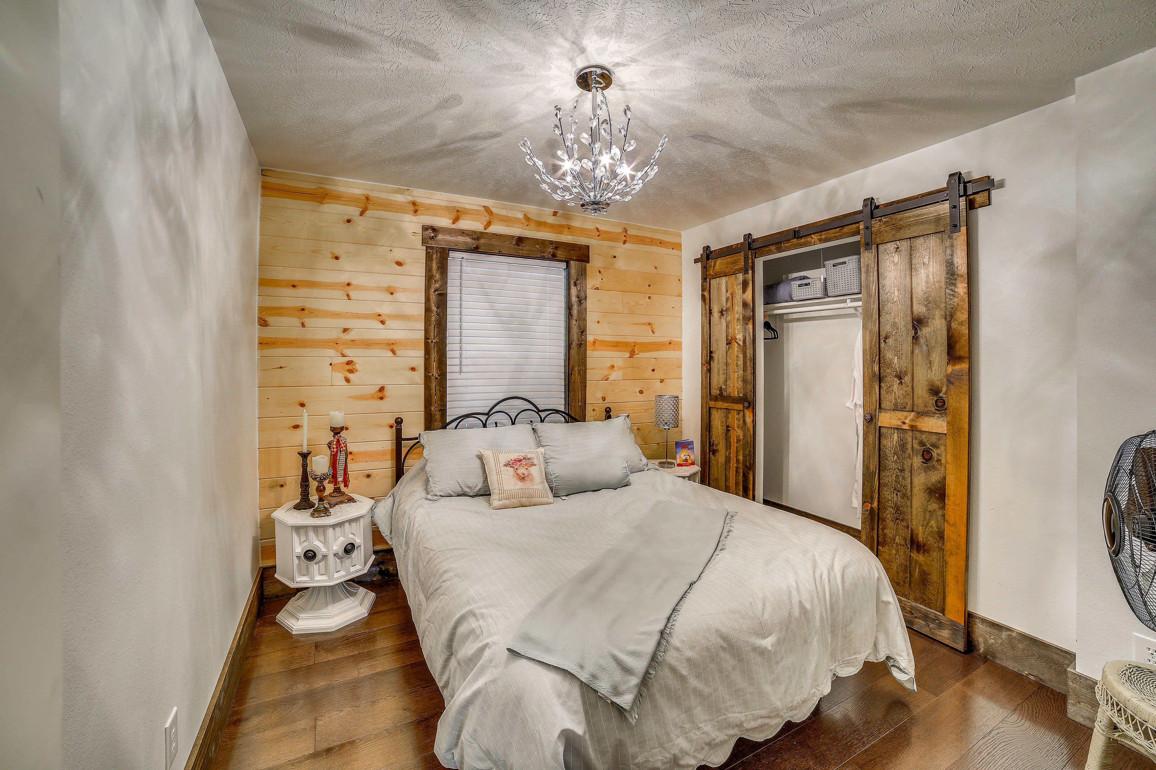 Bedroom 2 | Queen Bed
