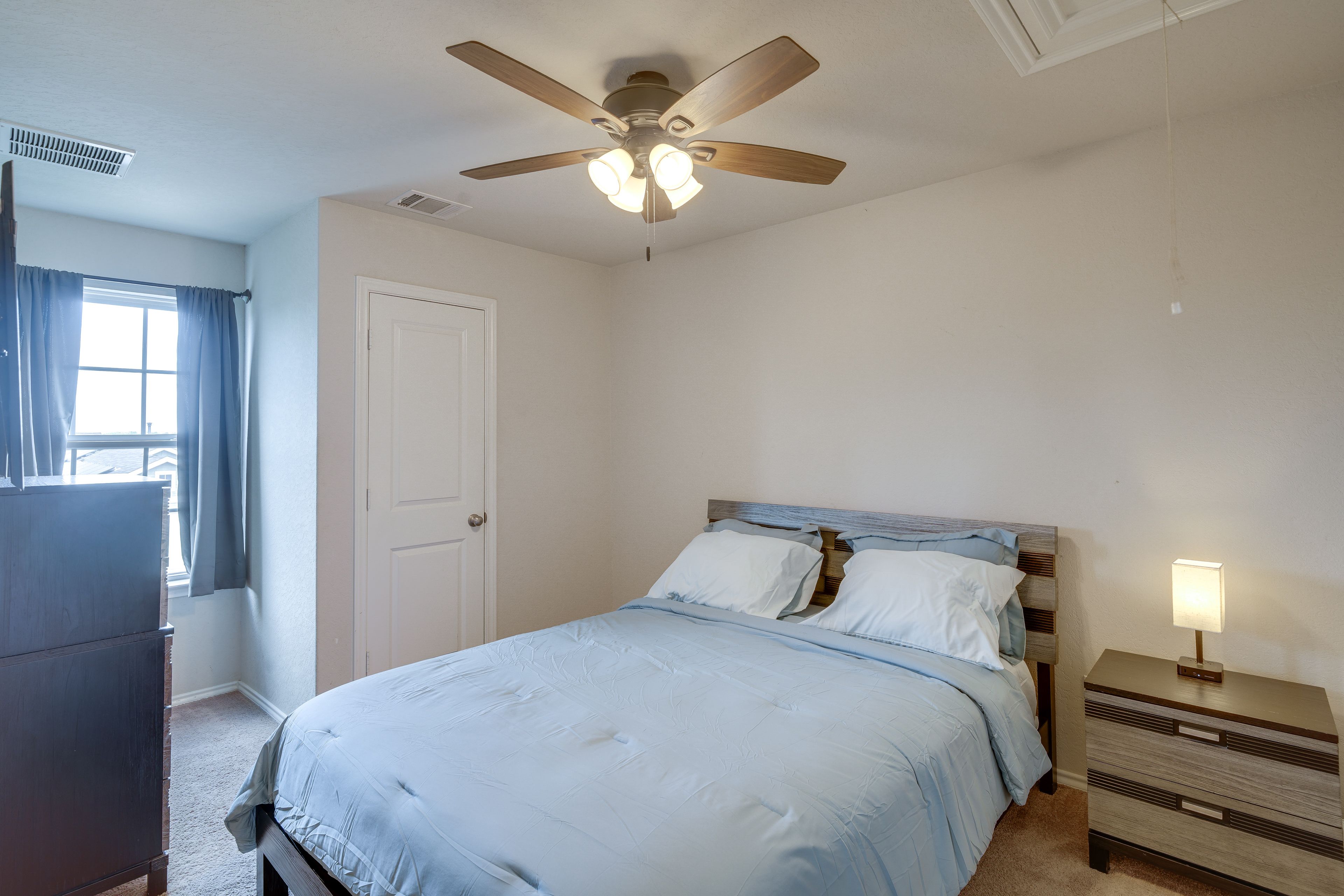 Bedroom | Queen Bed | 2nd Floor
