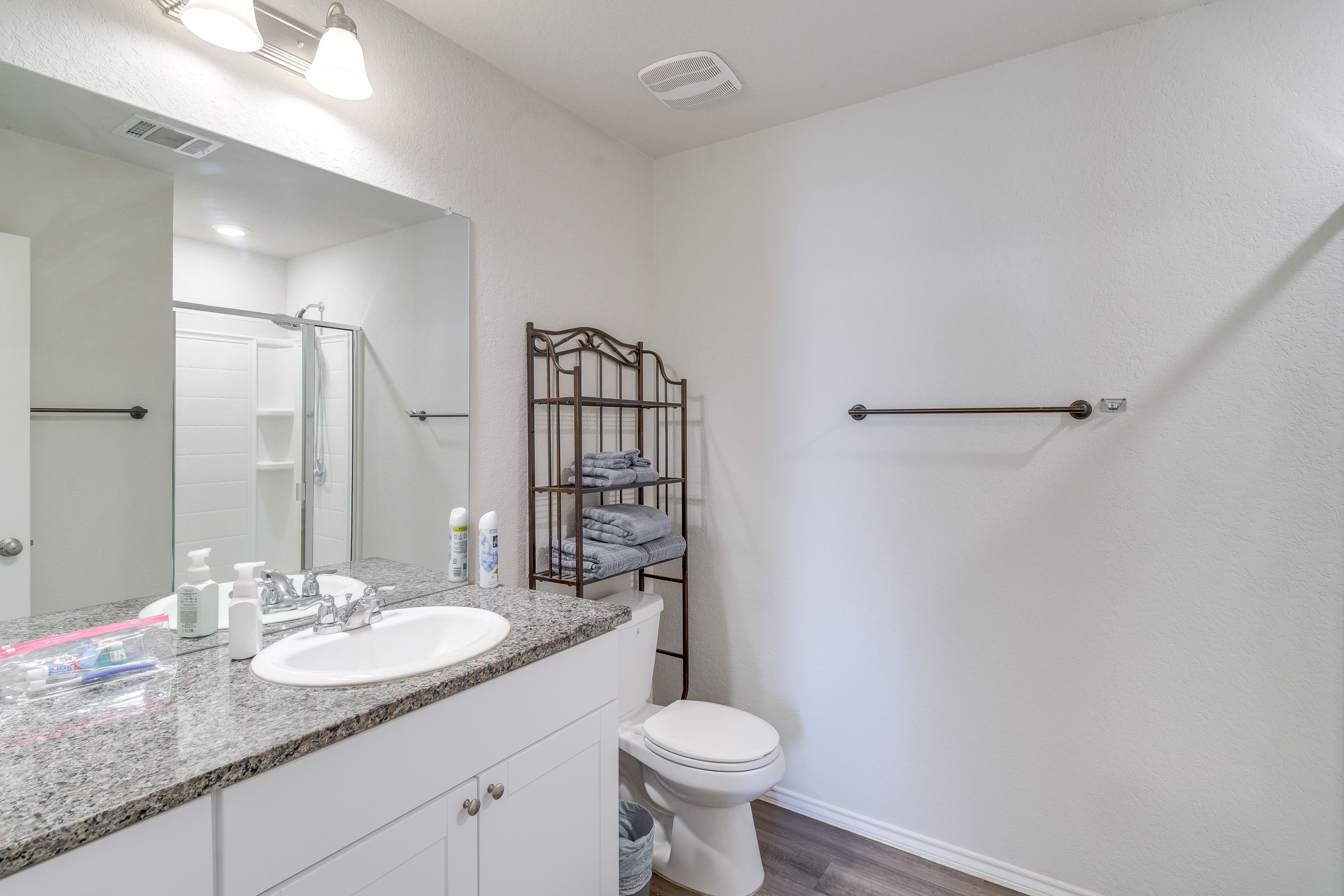Full Bathroom | 2nd Floor
