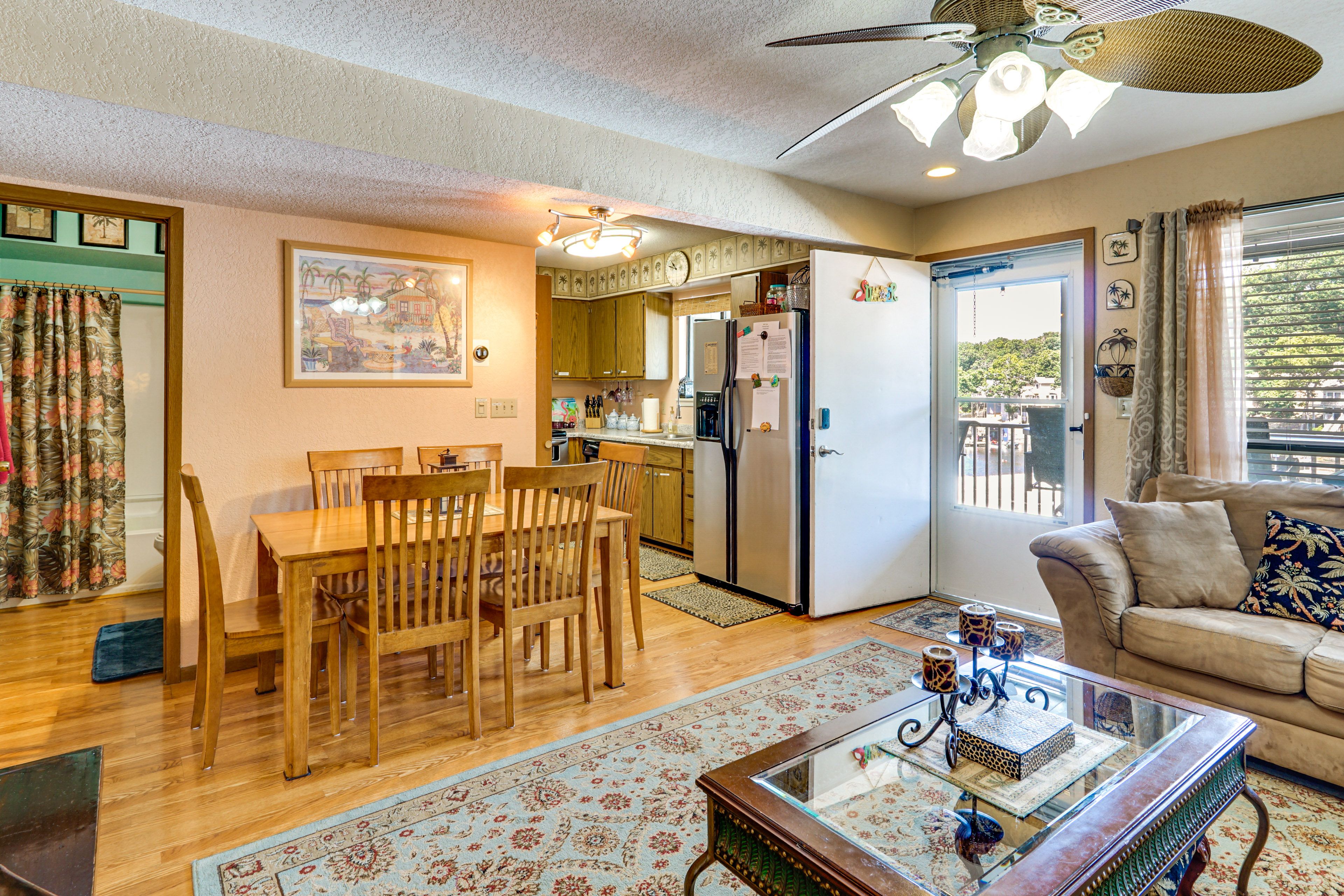Dining Area | Dishware/Flatware Provided