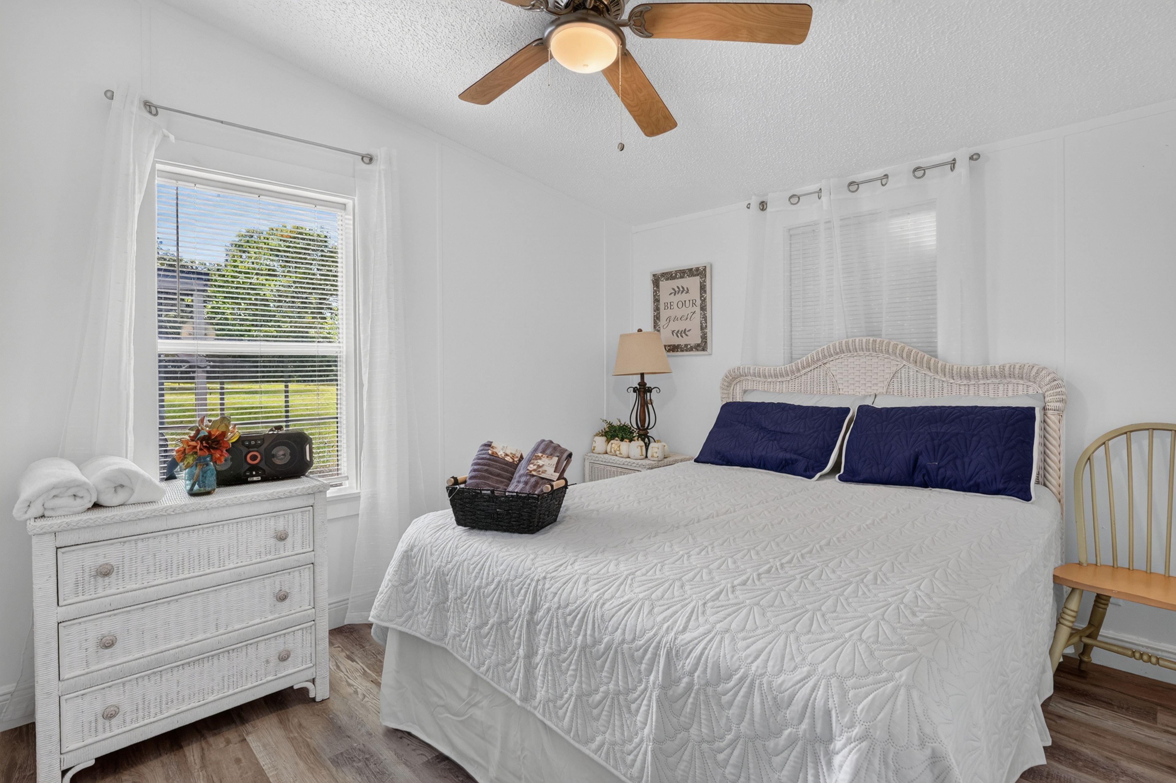 Bedroom 2 | Queen Bed