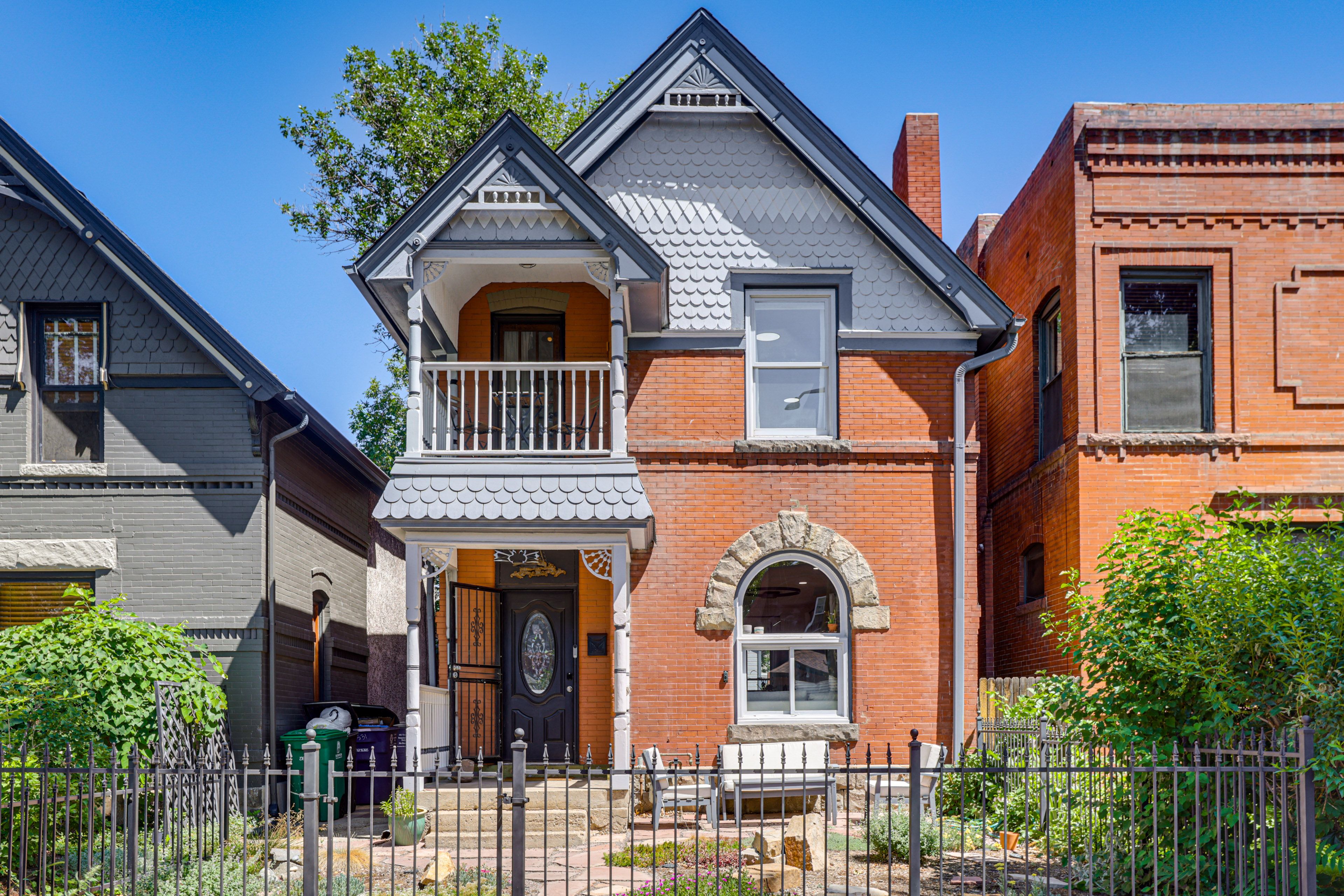 House Exterior | Street Parking