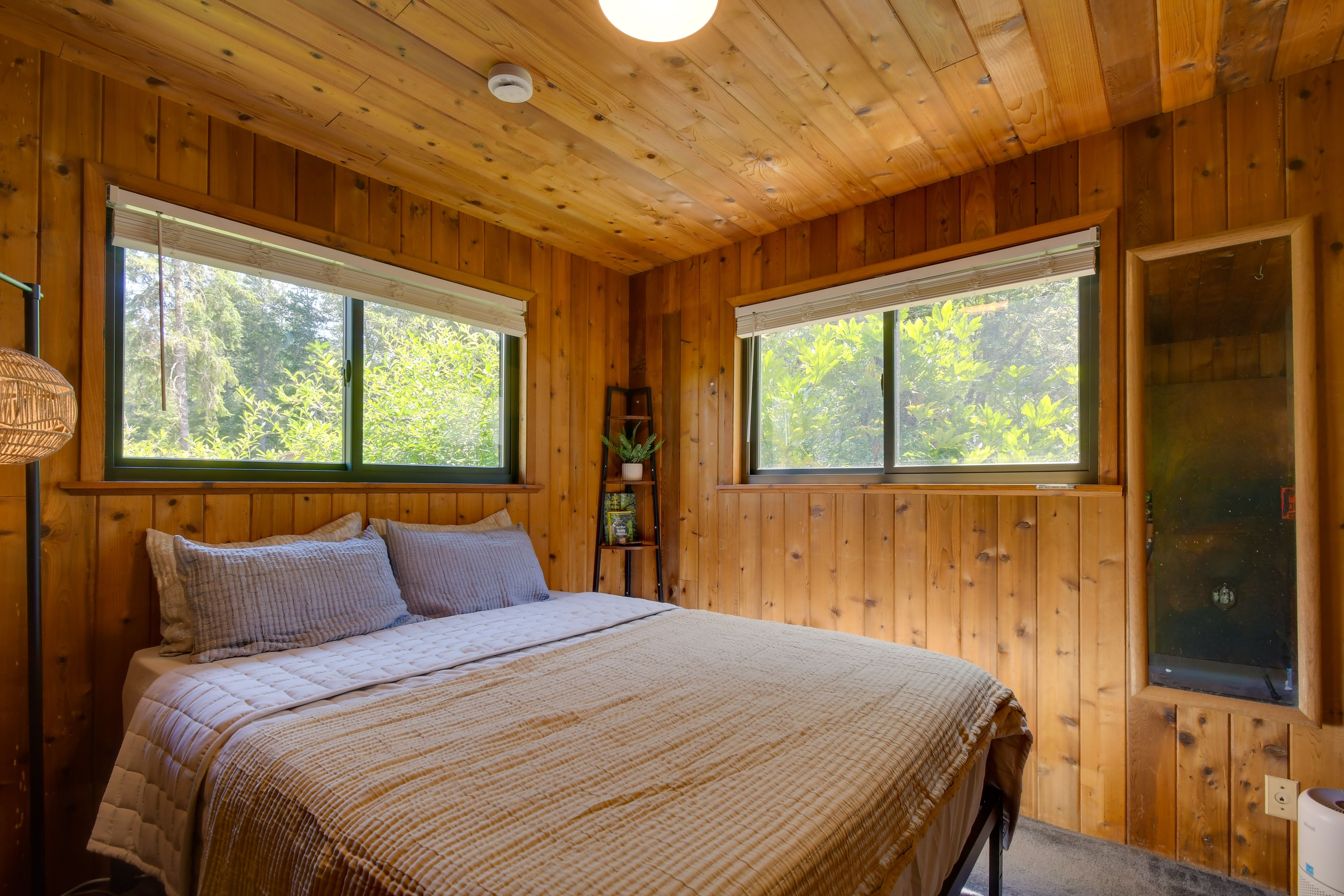 Bedroom 1 | Queen Bed | 1st Floor