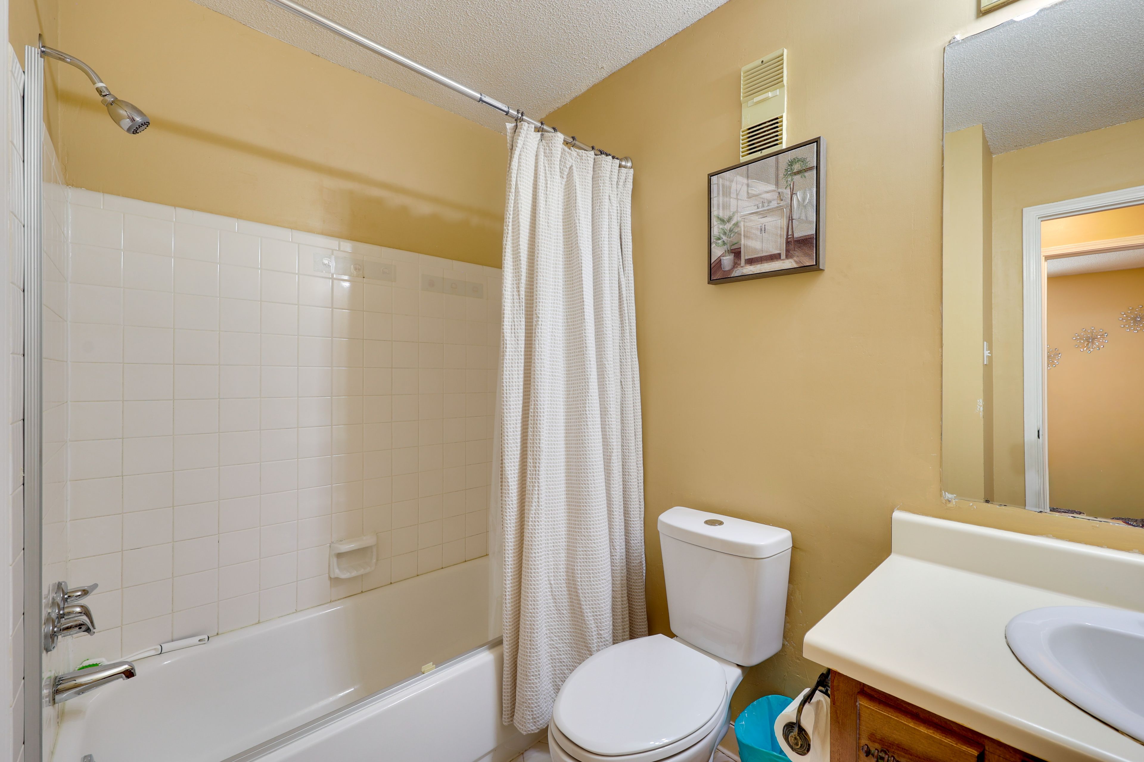 Bathroom | Main Floor