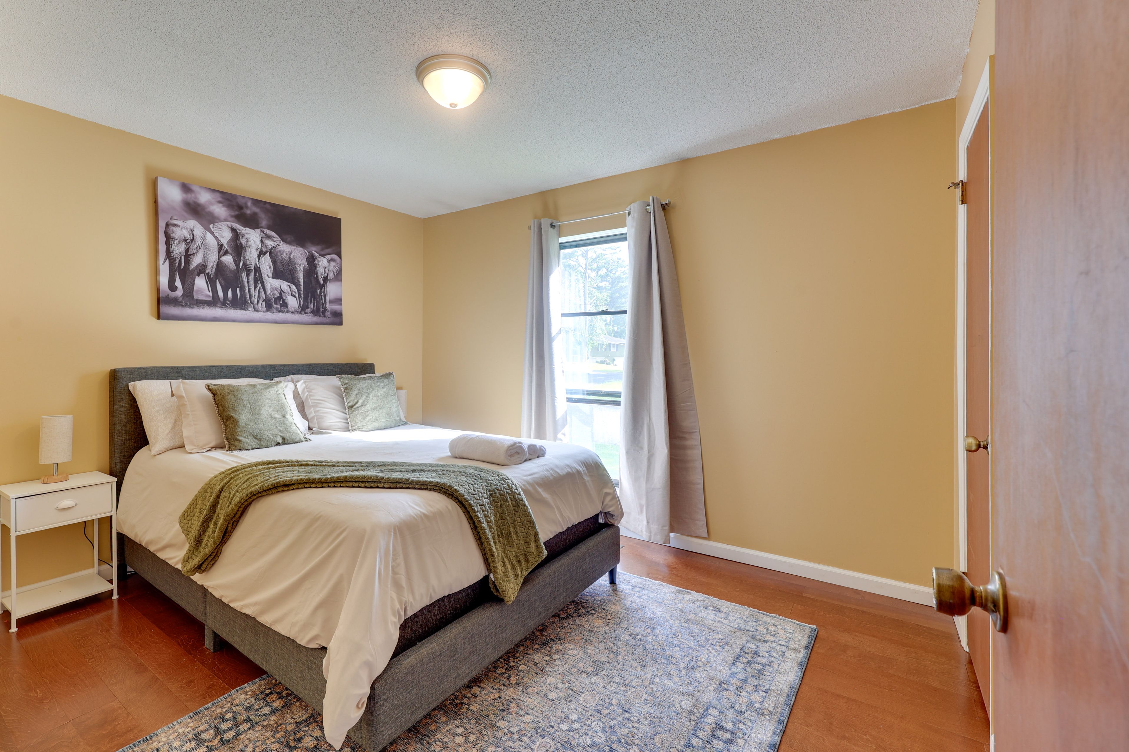 Bedroom 3 | Queen Bed | Main Floor
