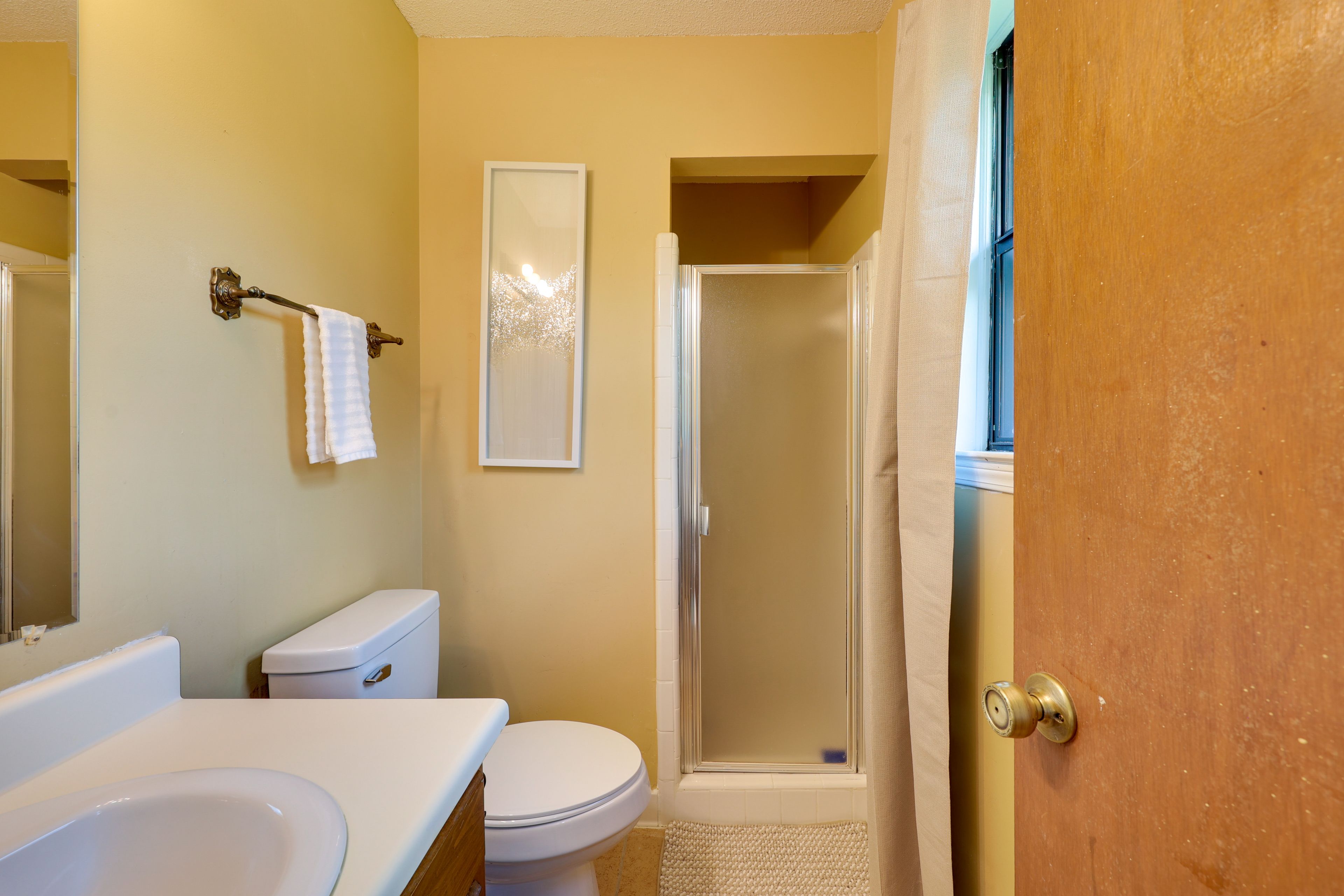 En-Suite Bathroom | Lower Floor
