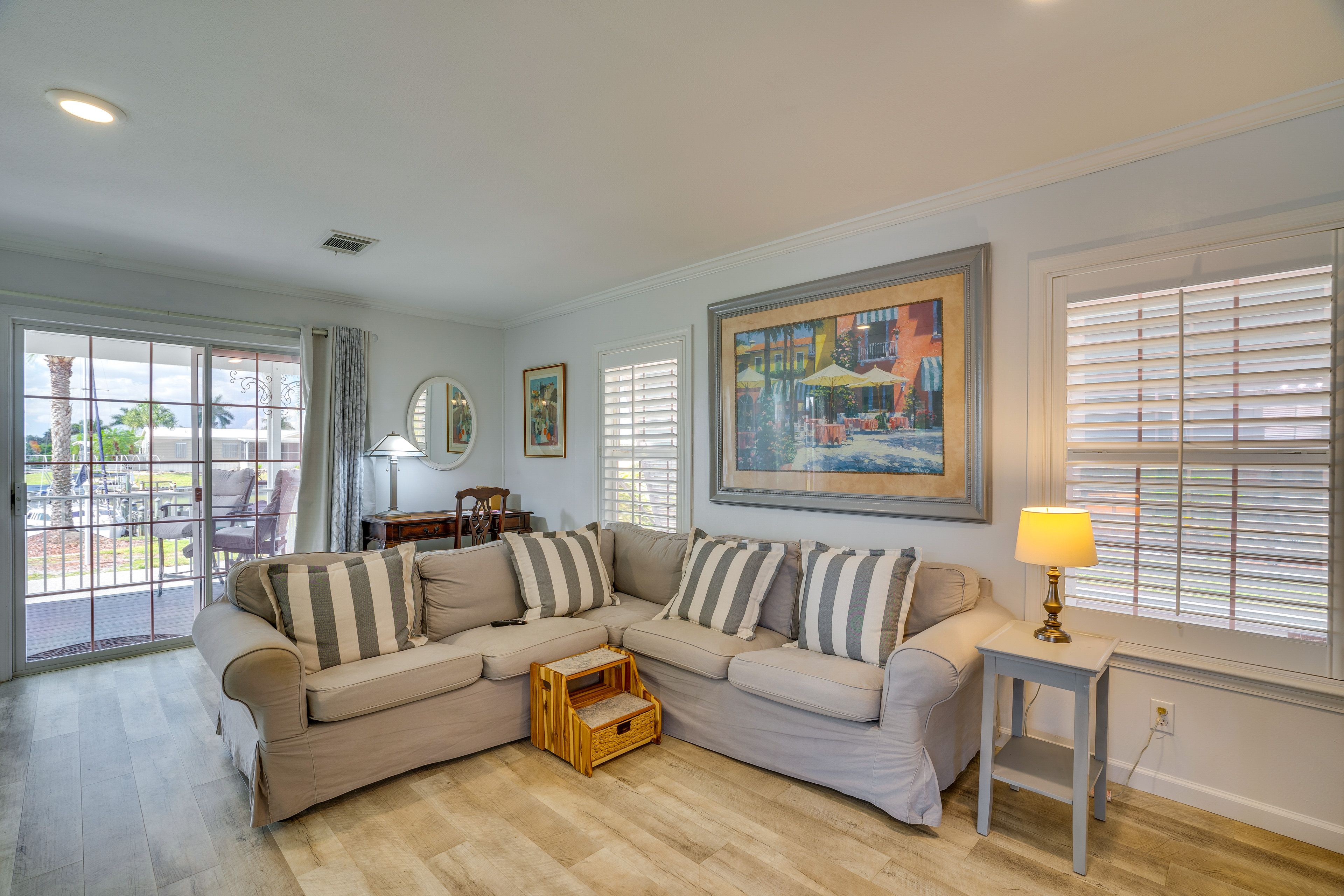 Living Room | Queen Sleeper Sofa