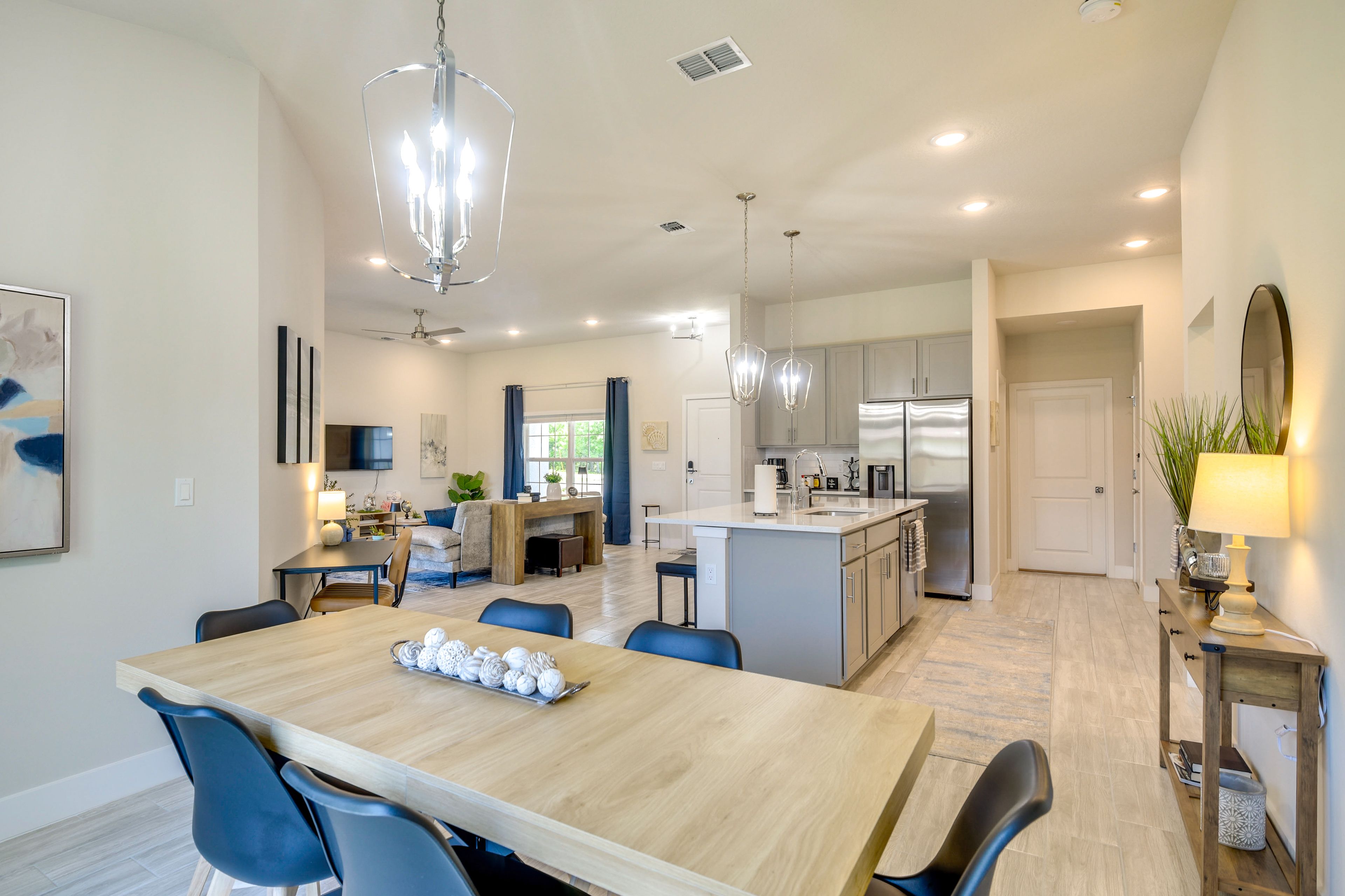 Dining Area | Dishes & Flatware Provided