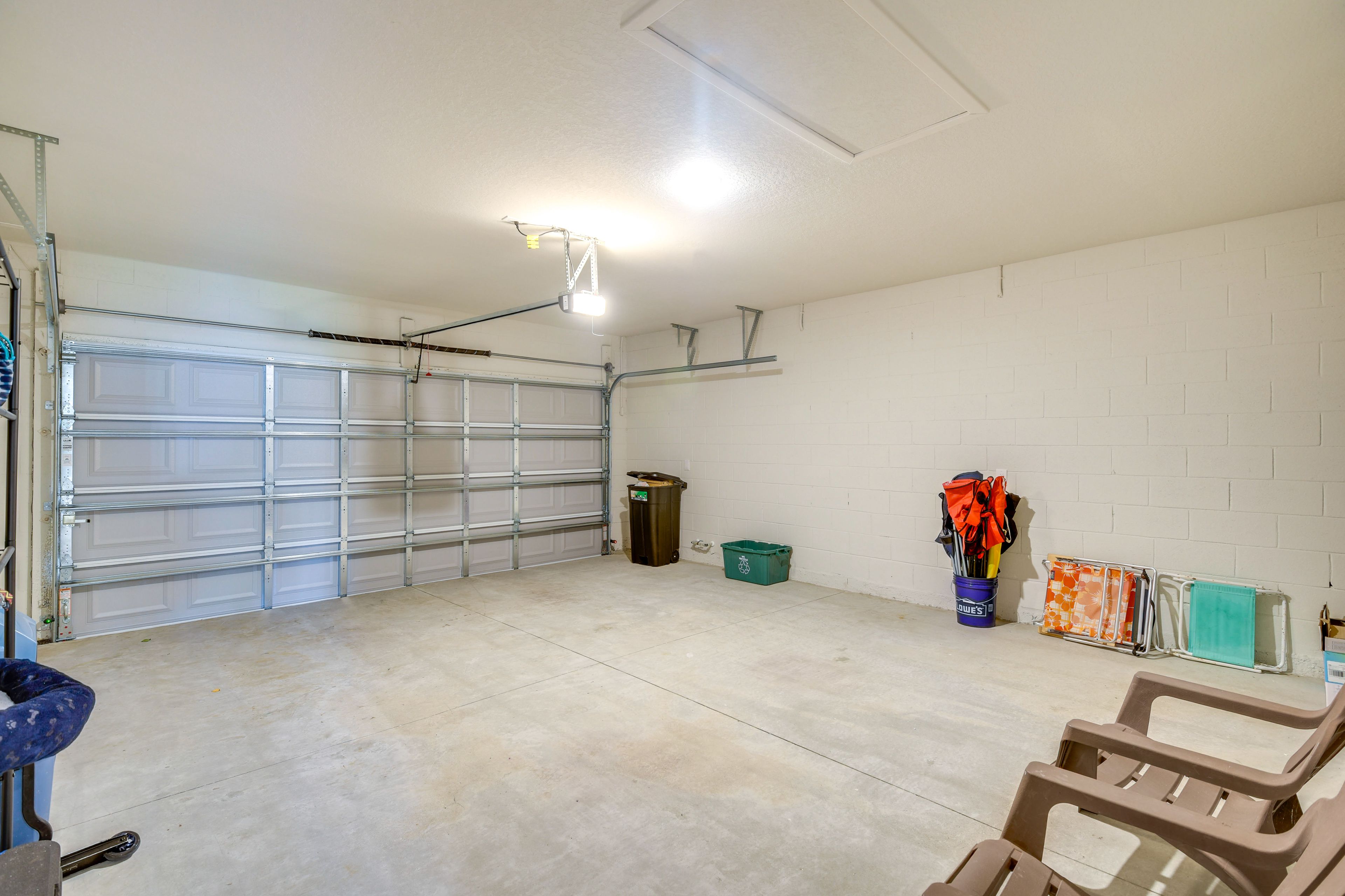 Parking | Garage (2 Vehicles) | Driveway (4 Vehicles