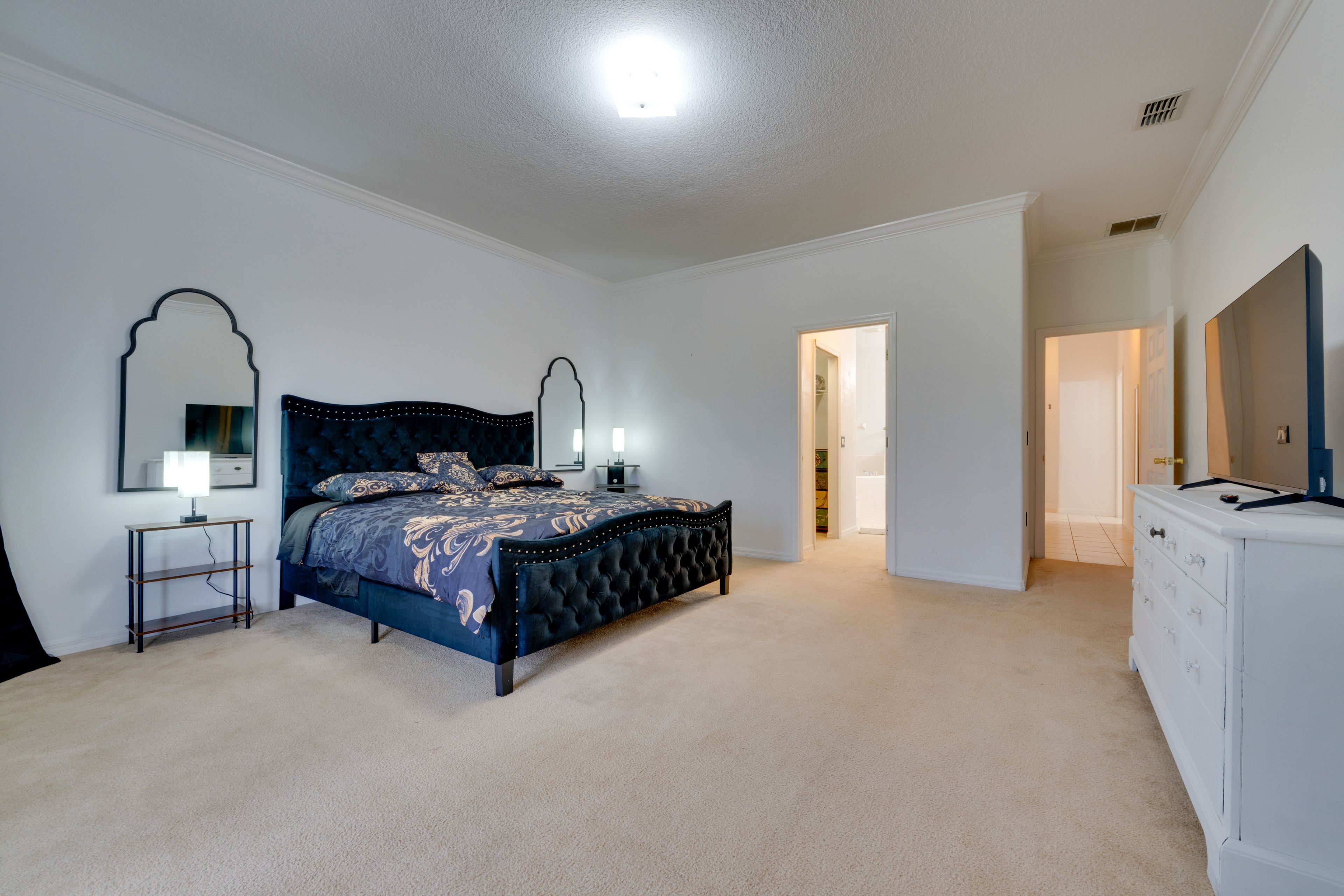Bedroom 1 | King Bed