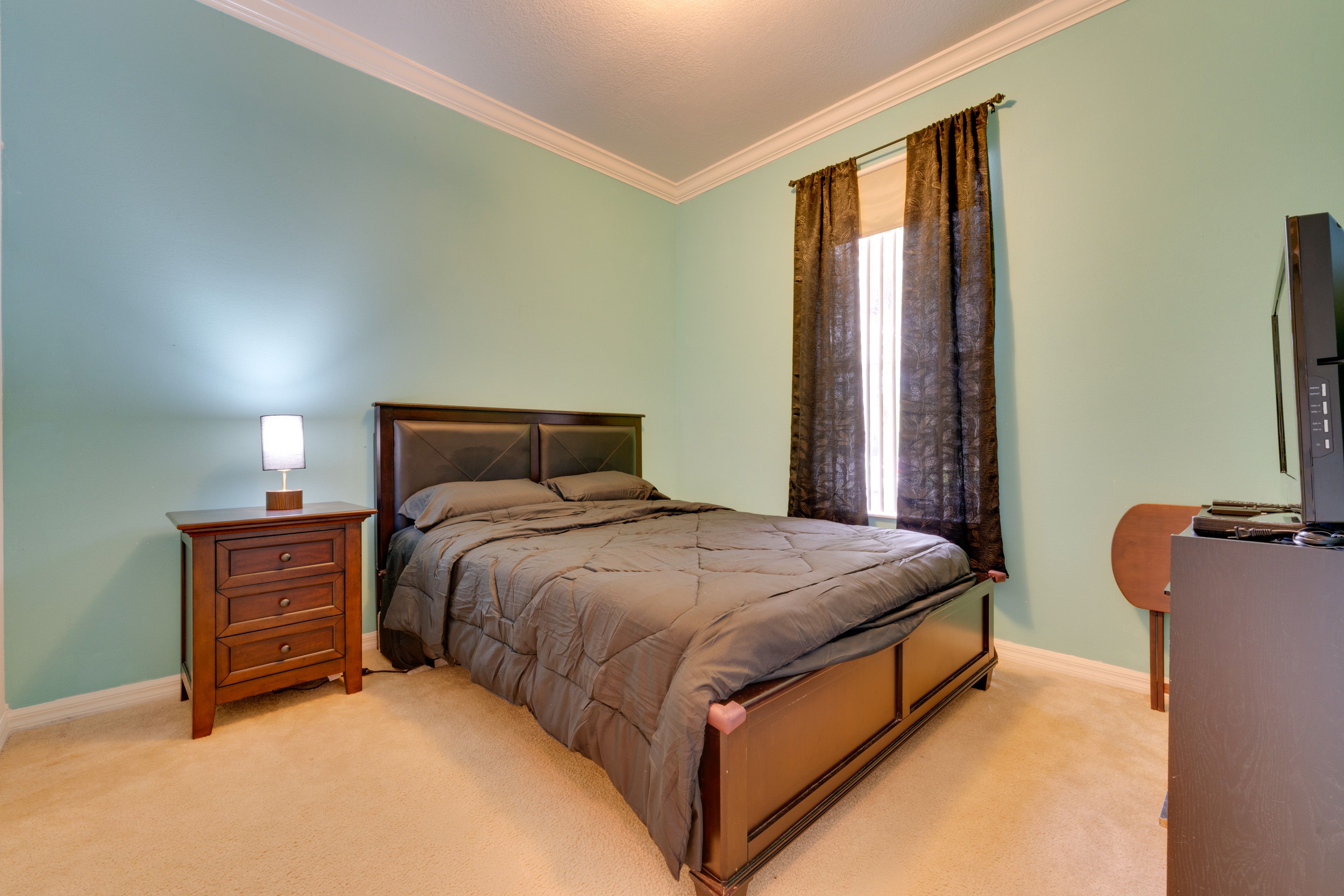 Bedroom 2 | Queen Bed