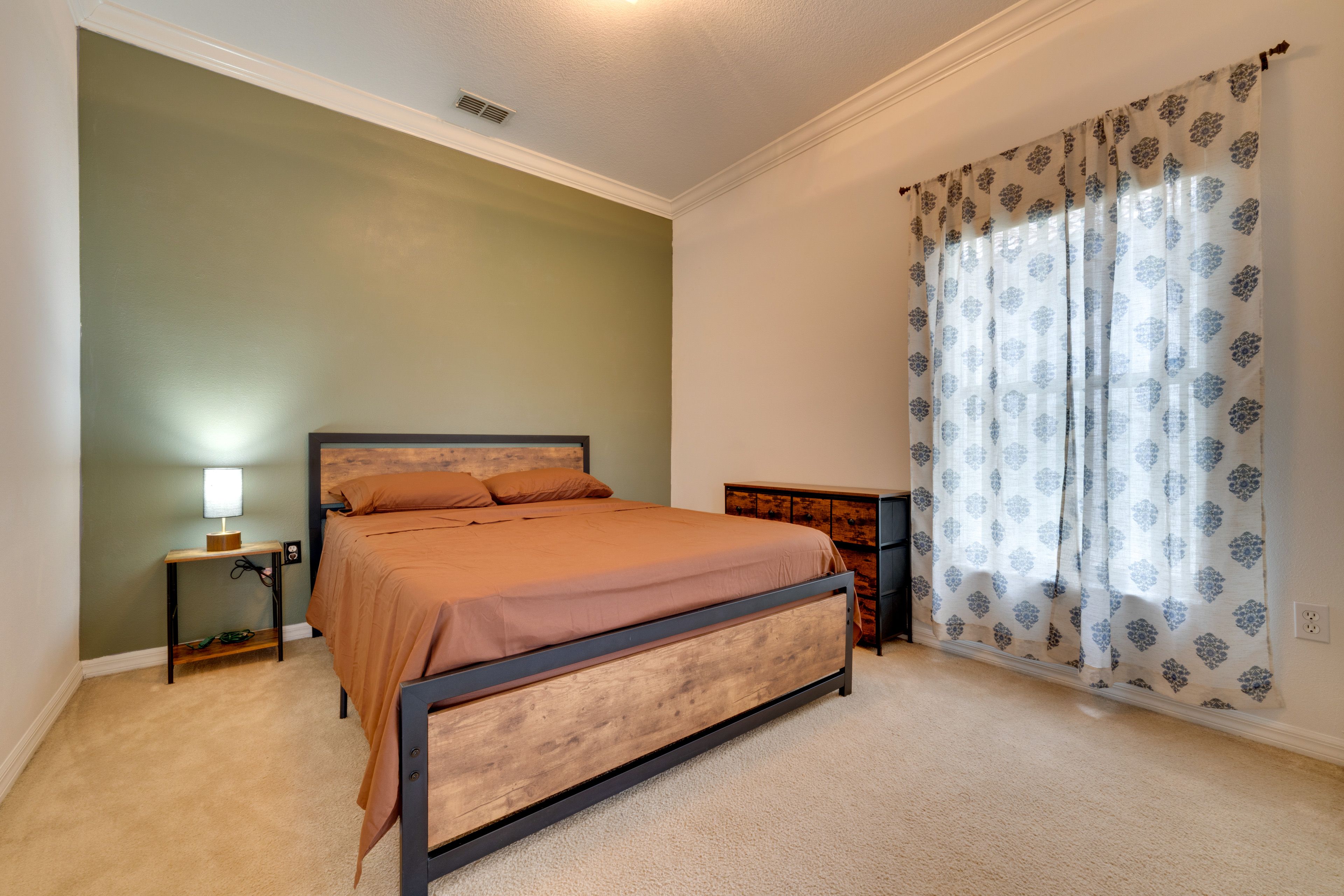 Bedroom 4 | Queen Bed