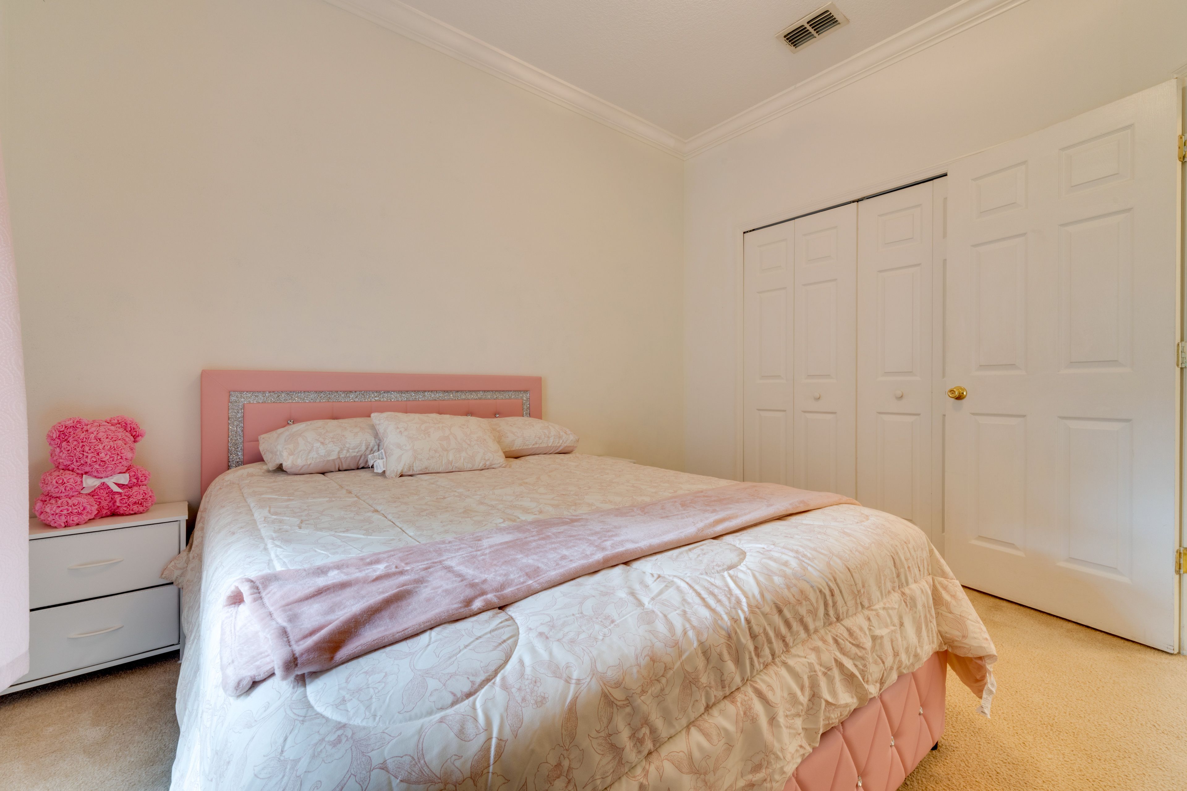Bedroom 3 | Queen Bed