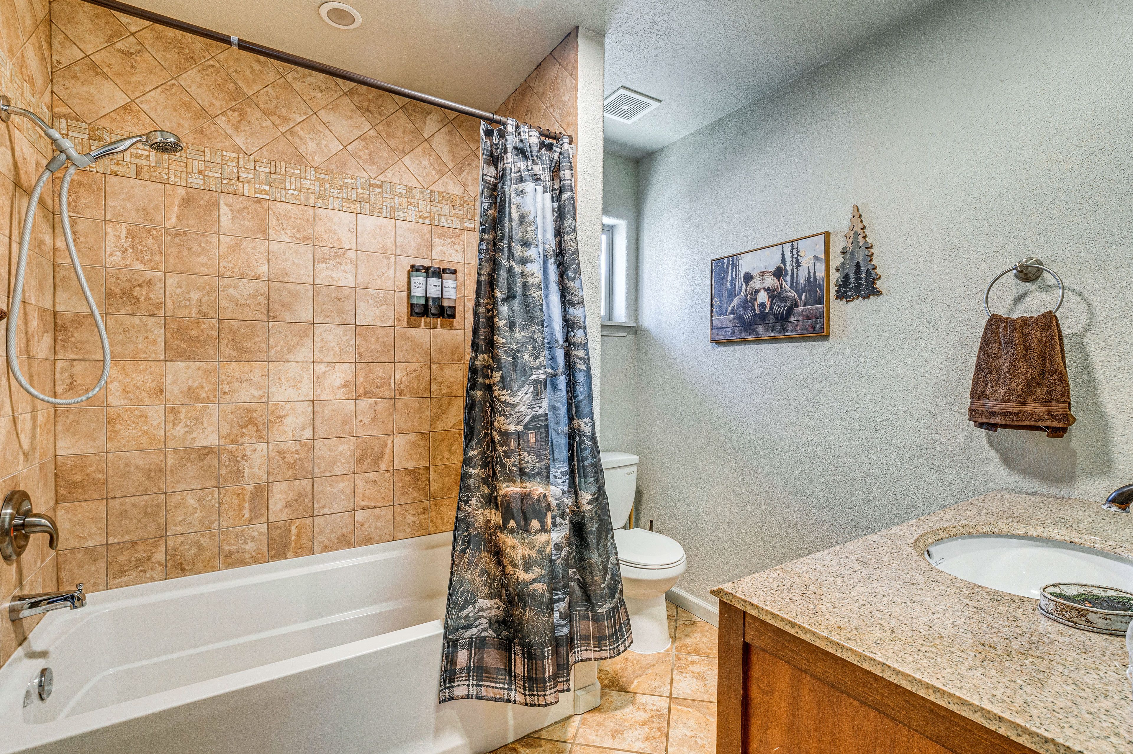 Cabin 1 | Full Bathroom