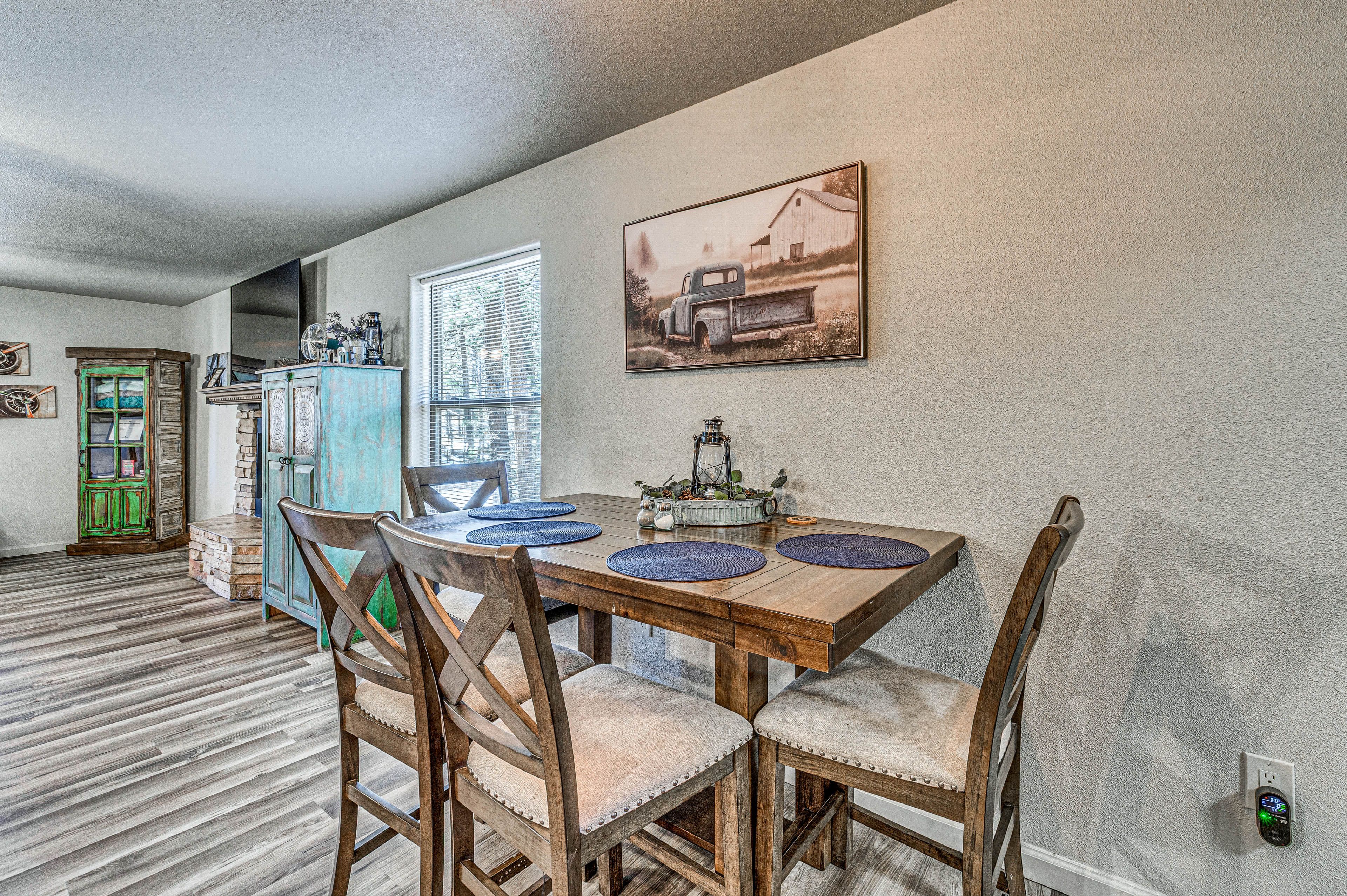 Cabin 2 | Dining Area