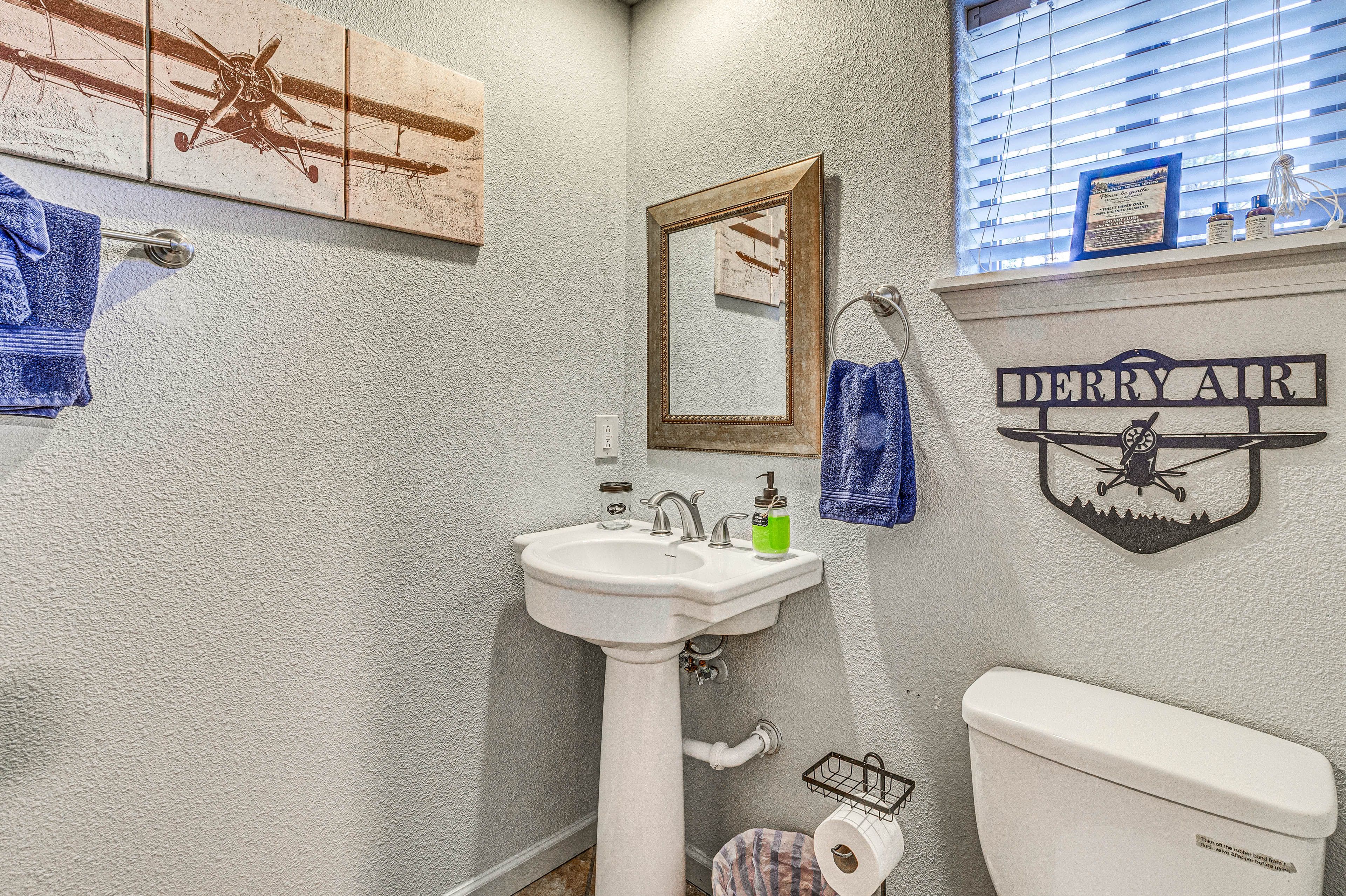 Cabin 2 | Full Bathroom