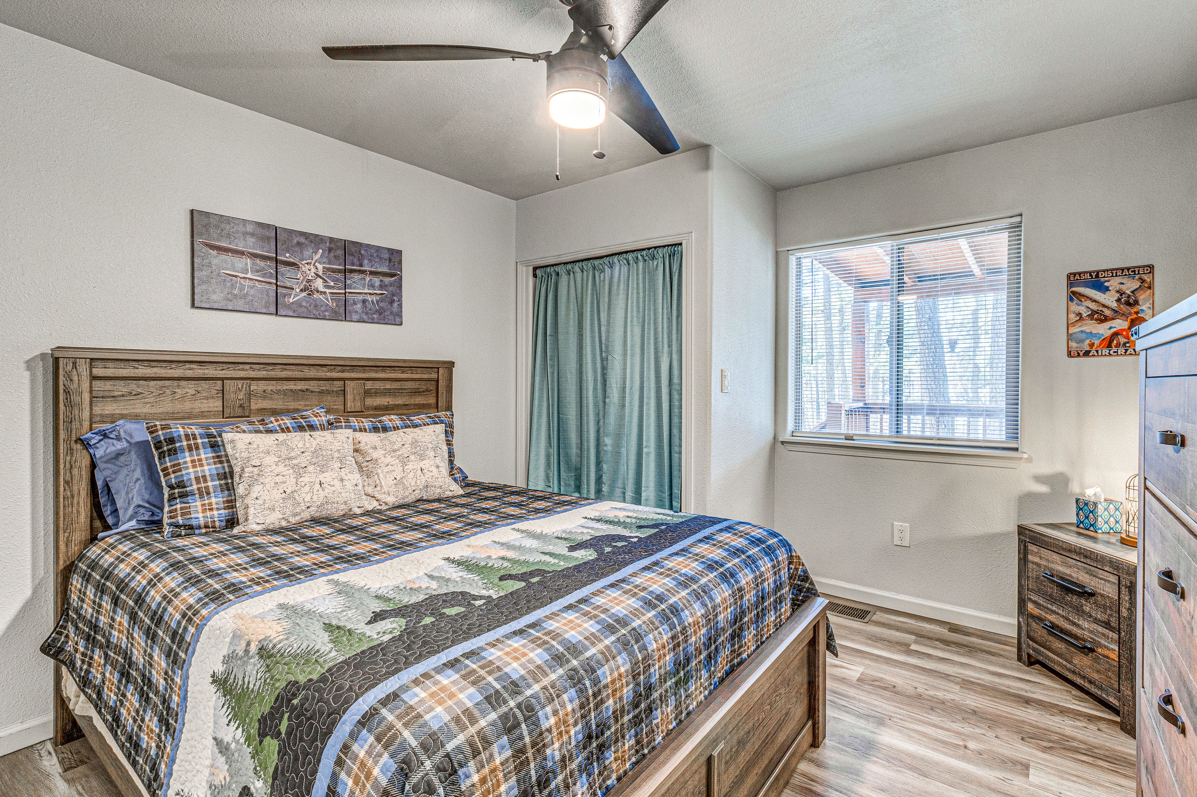 Cabin 2 | Bedroom 2 | Queen Bed