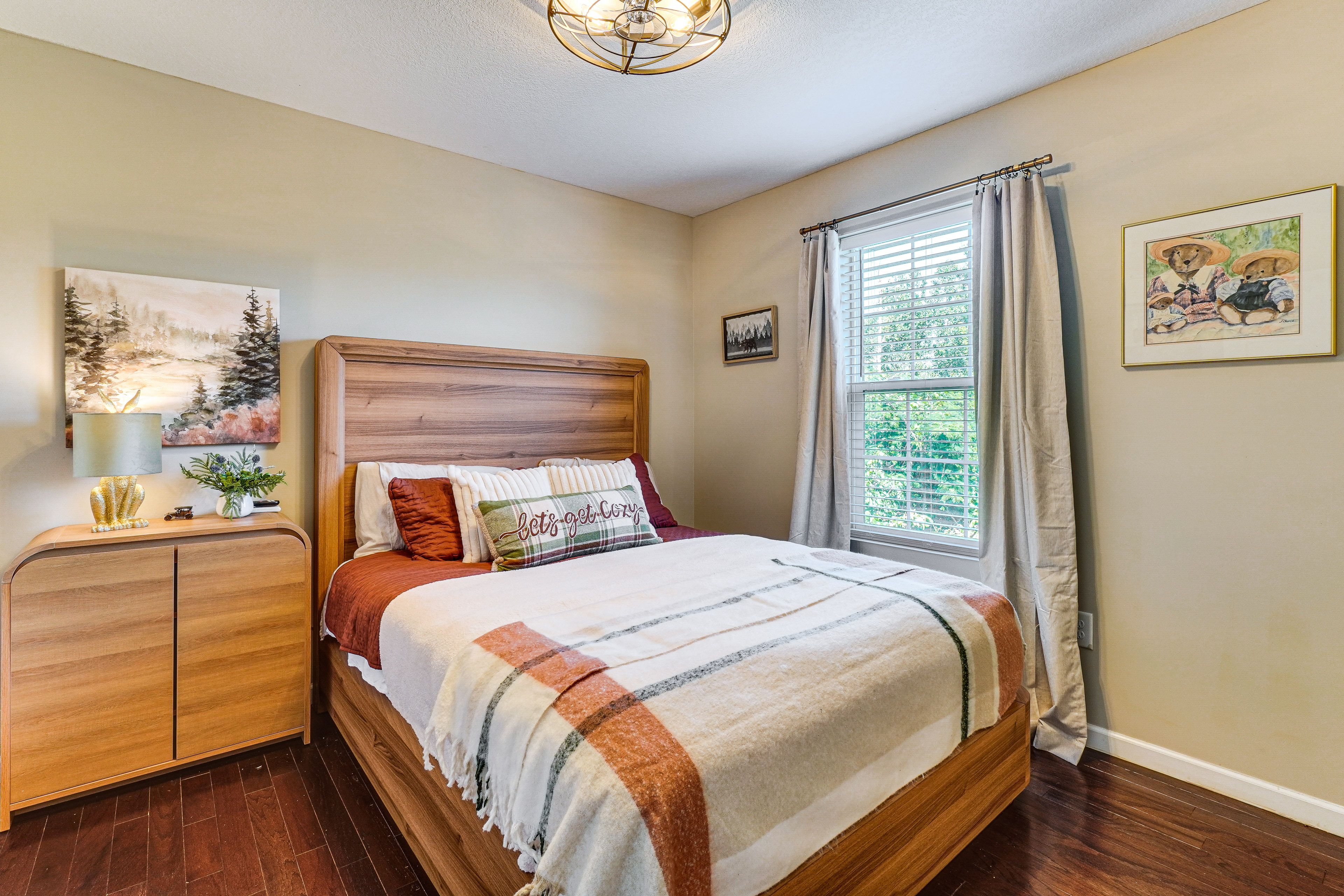 Bedroom 3 | Queen Bed | Smart TV