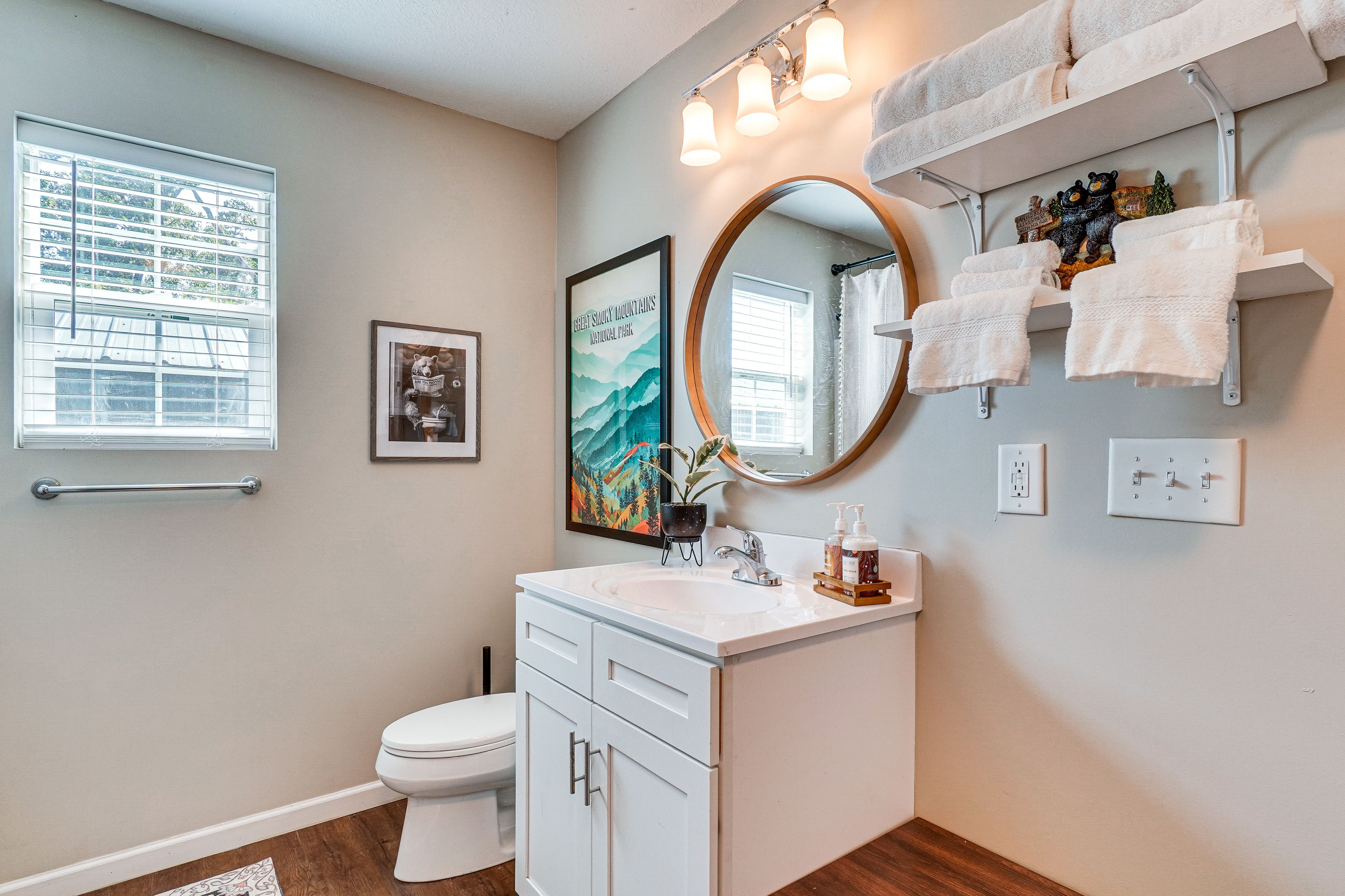 Bathroom | Bathtub/Shower | Washer/Dryer