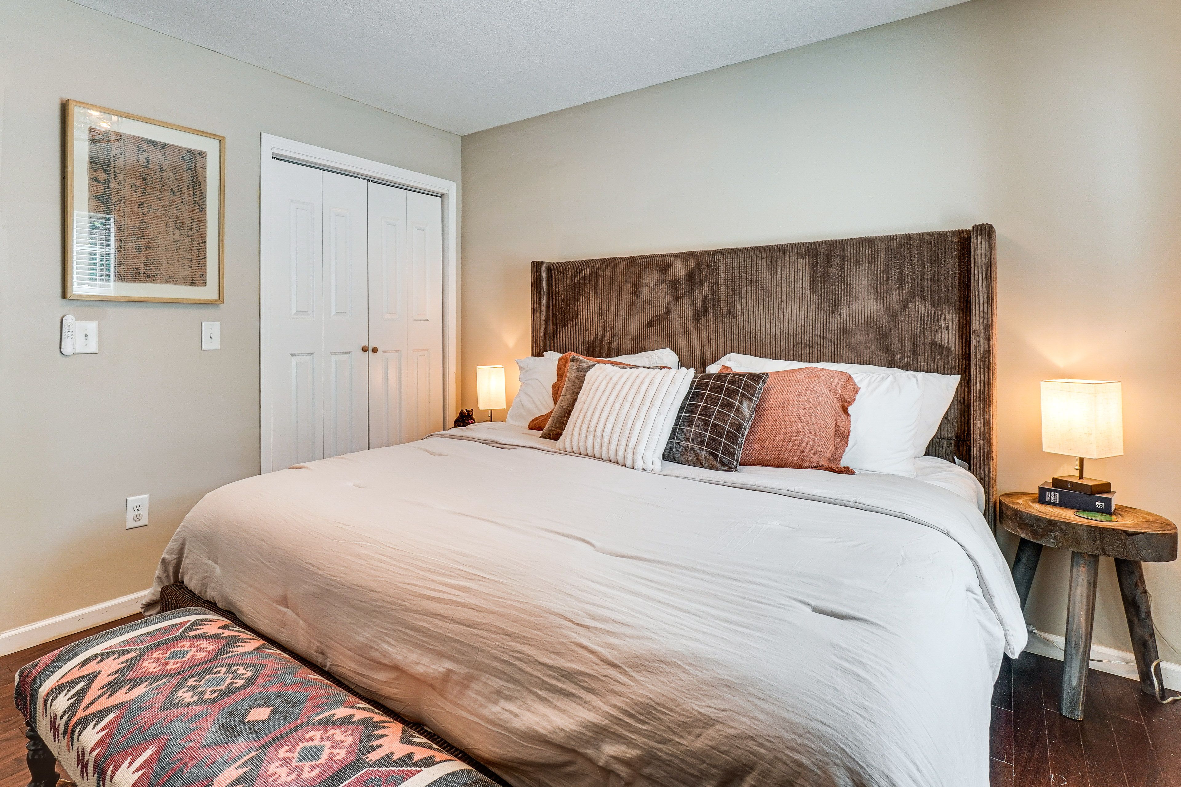 Bedroom 1 | King Bed | Smart TV