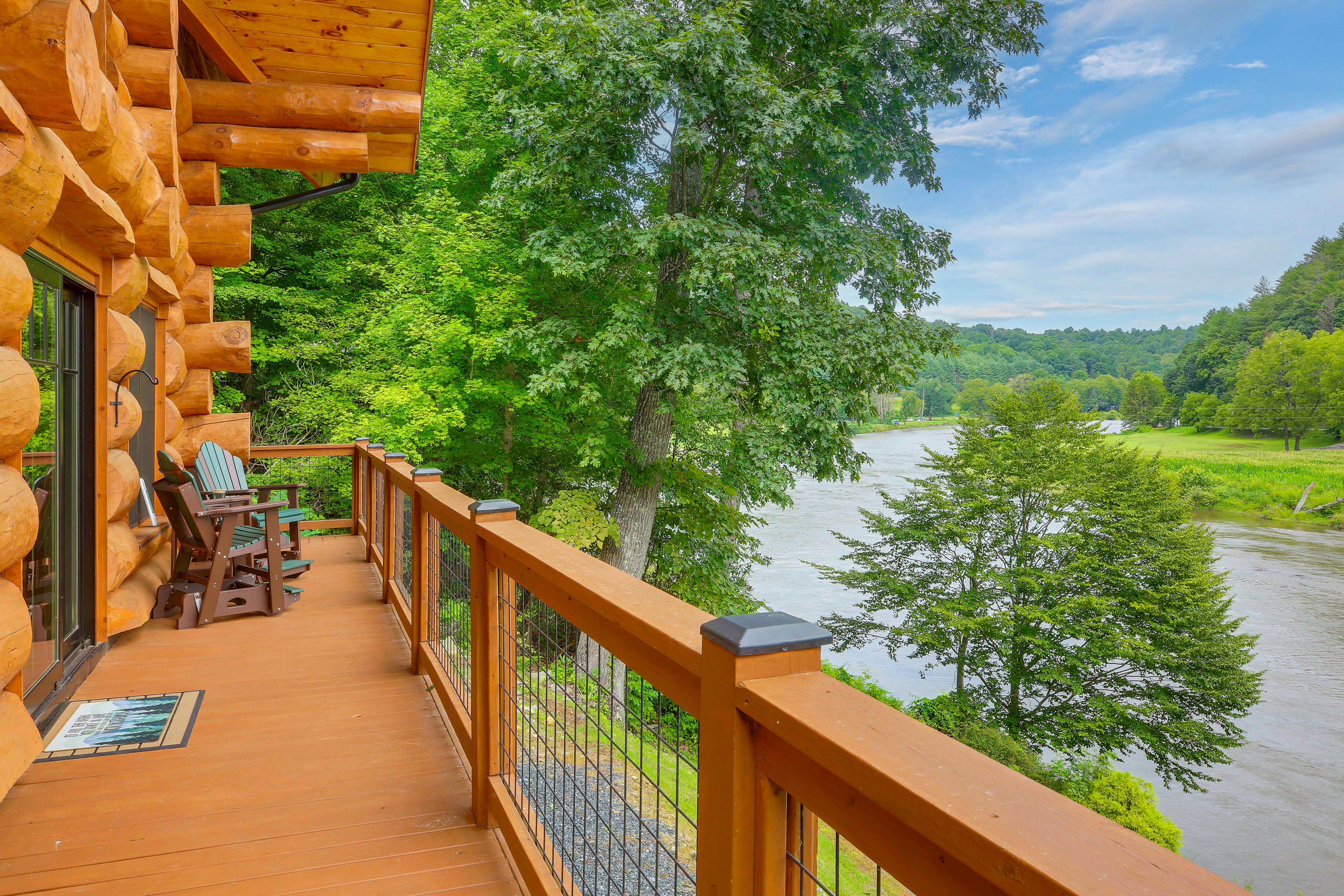 Private Deck | Multi-Level Cabin