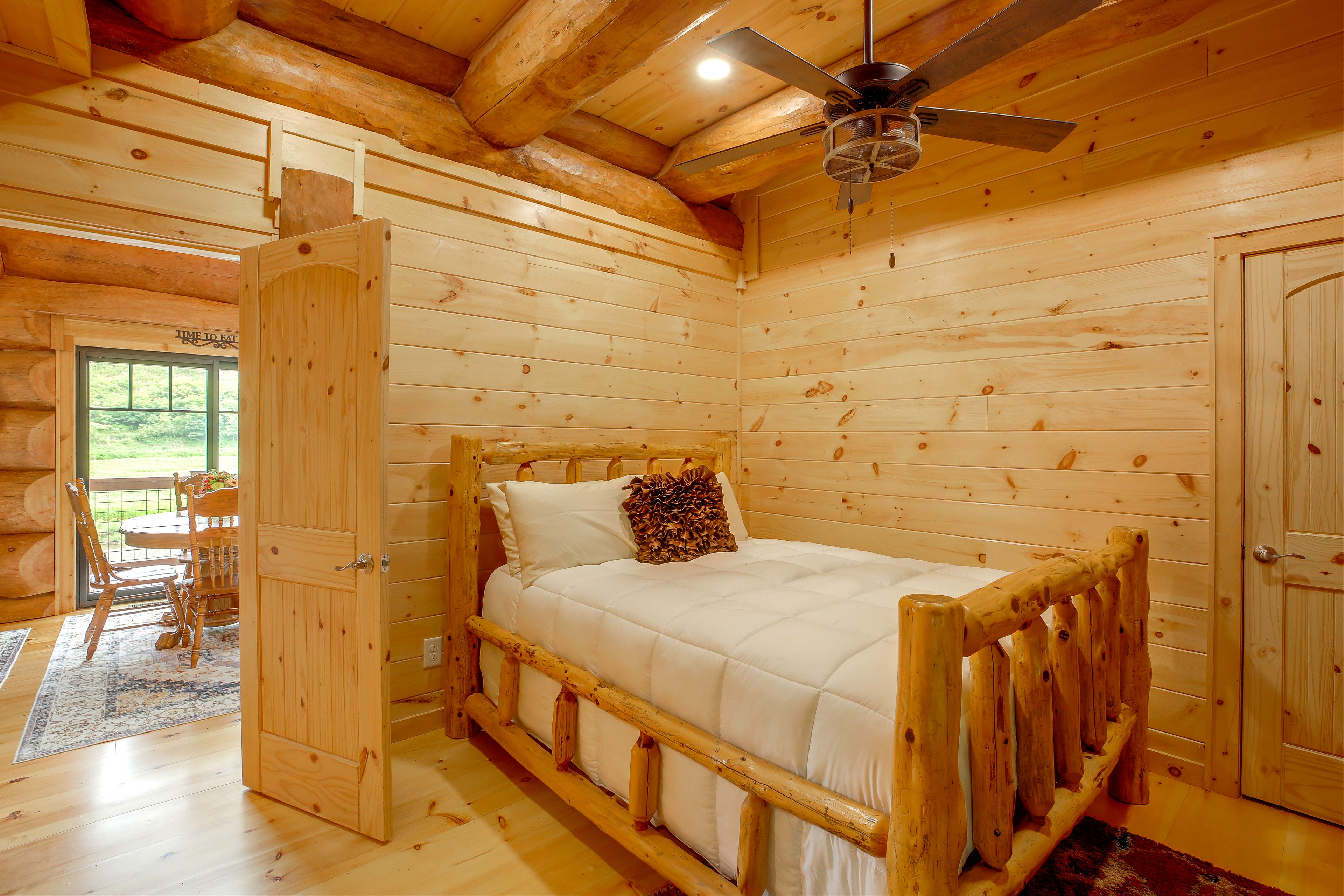 Bedroom 2 | Queen Bed | 1st Floor