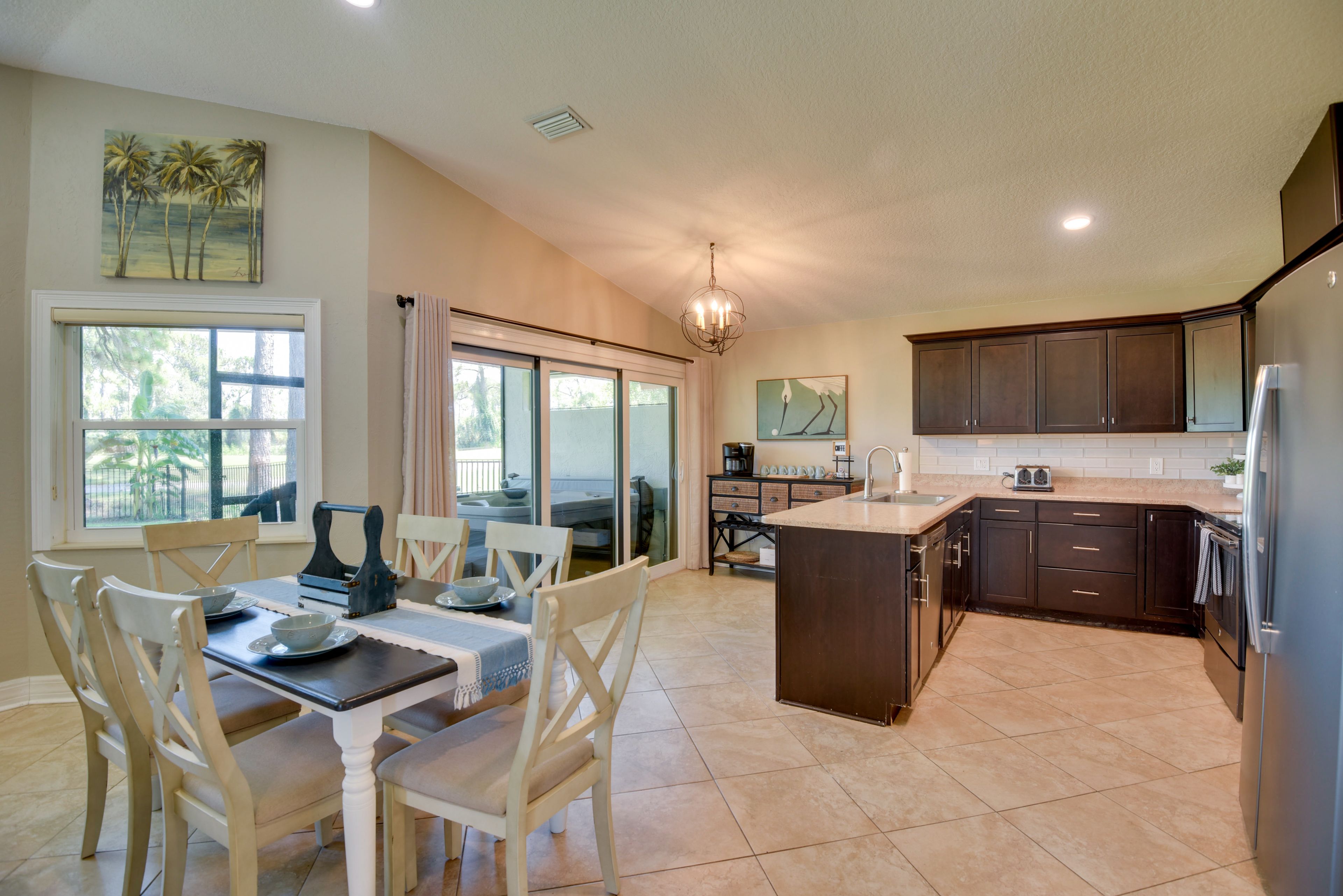 Kitchen & Dining Area