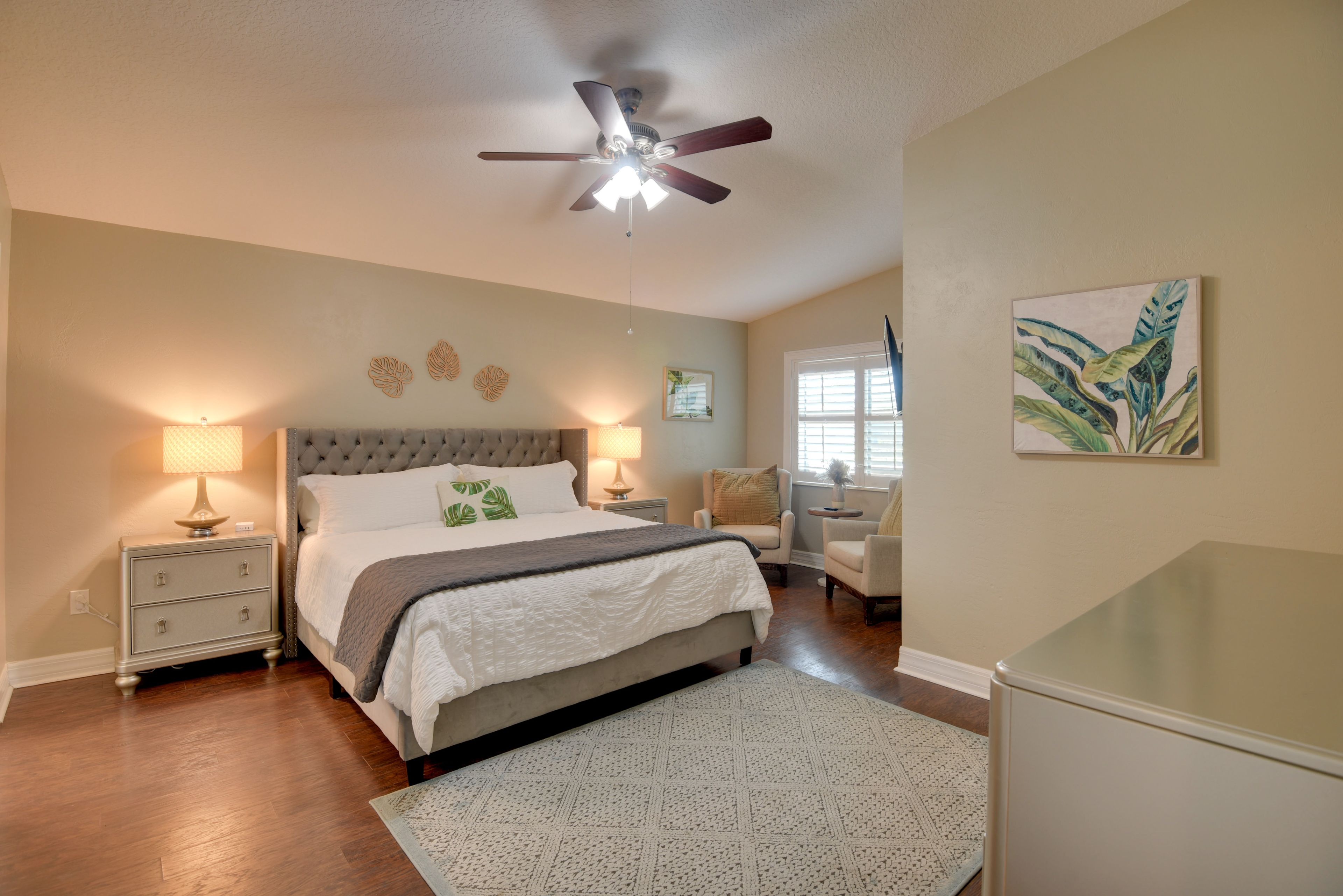 Bedroom 1 | King Bed
