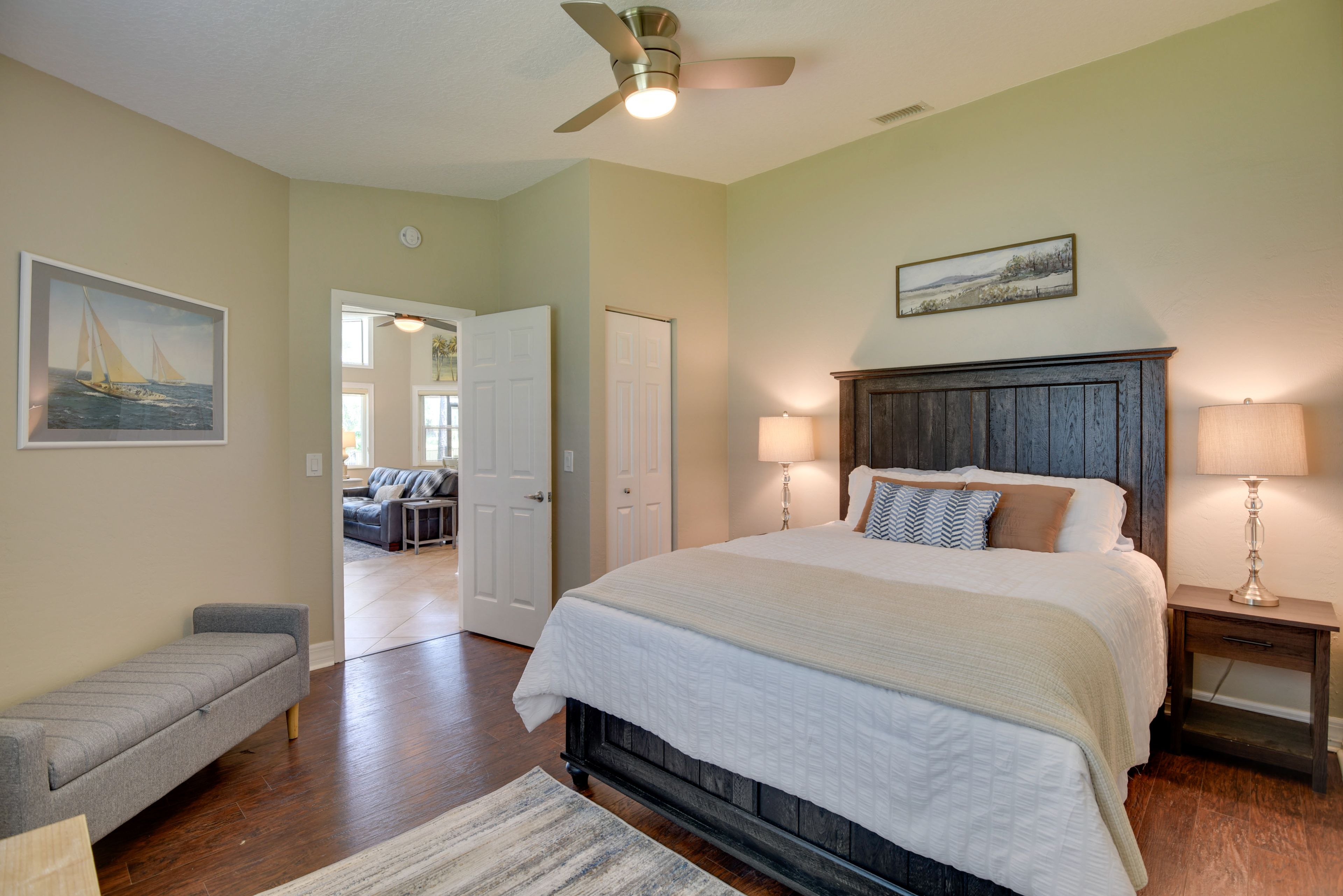 Bedroom 2 | Queen Bed